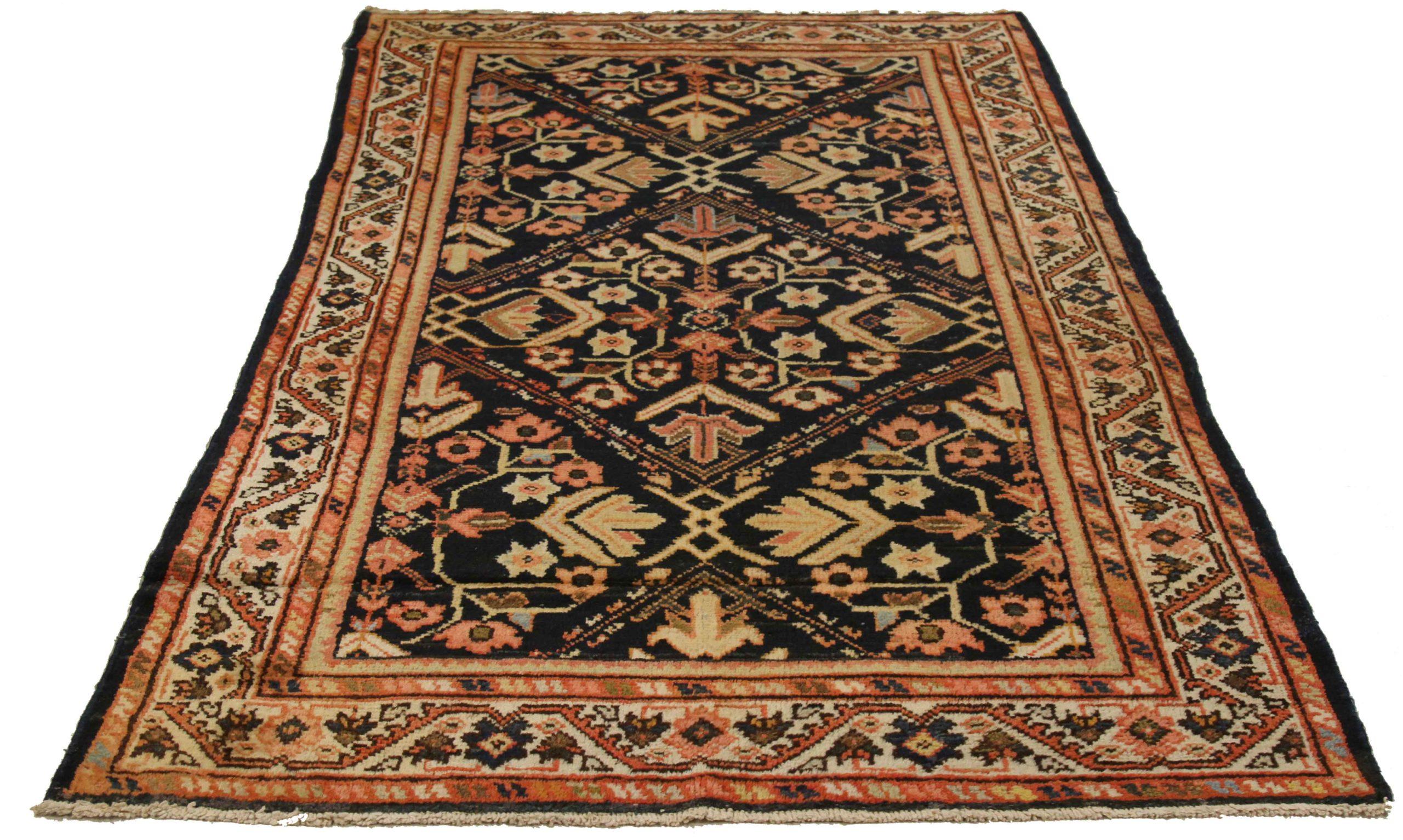 Découvrez l'élégance des tapis Persian Mahal de Circa 1880. Conçu avec une attention méticuleuse aux détails, ce design exclusif est parfait pour mettre en valeur votre espace.