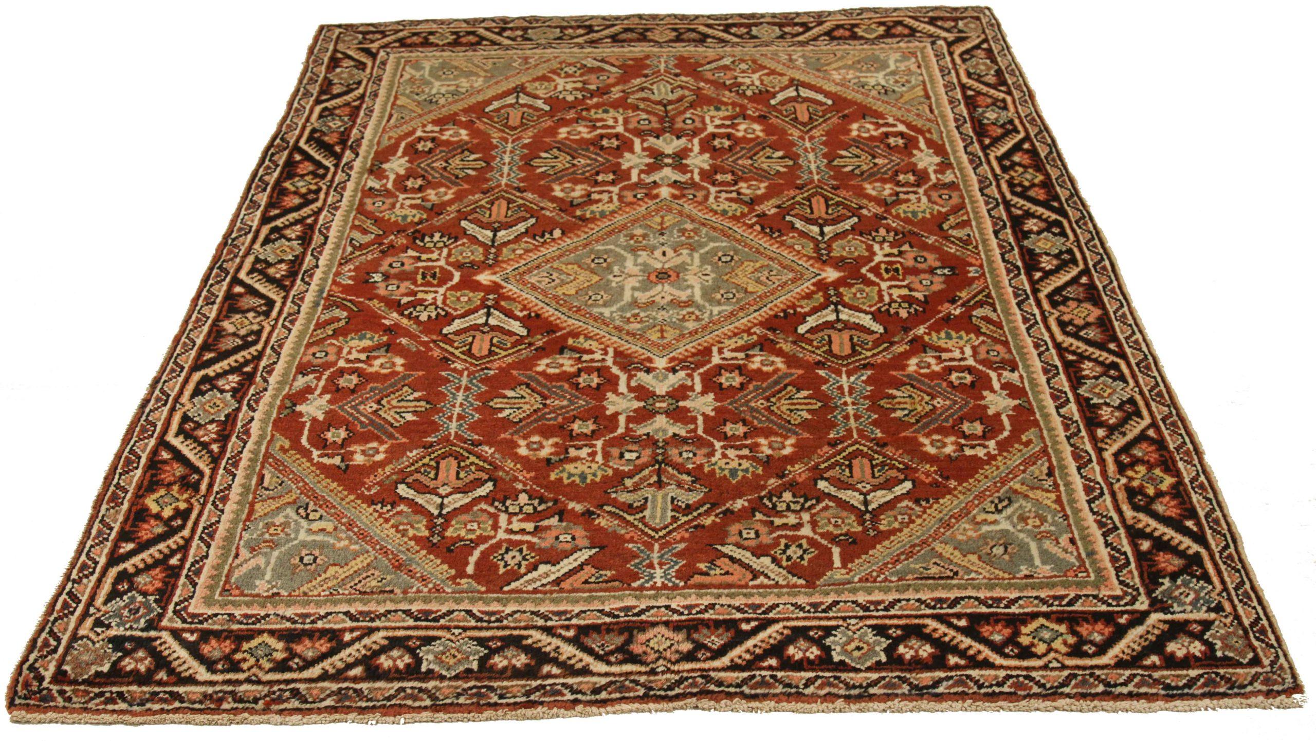 Scopri l'eleganza dei tappeti persiani Mahal, caratterizzati da tappeti d'area del 1880. Progettato con una meticolosa attenzione ai dettagli, questo design esclusivo è perfetto per valorizzare il tuo spazio.