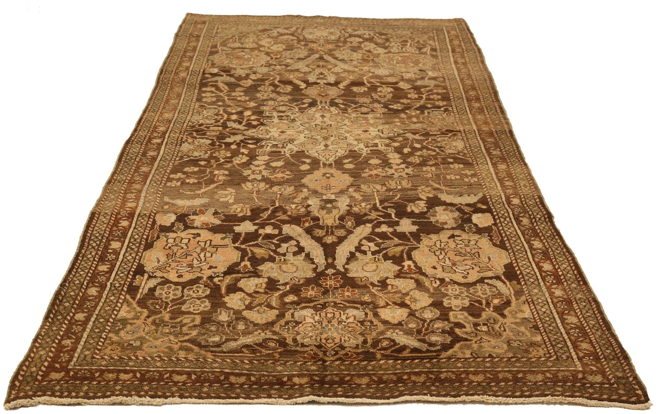 Entdecken Sie die Eleganz von Persian Mahal mit Teppichen aus der Zeit um 1880. Dieses exklusive Design, das mit viel Liebe zum Detail entworfen wurde, ist perfekt, um Ihren Raum zu verschönern.