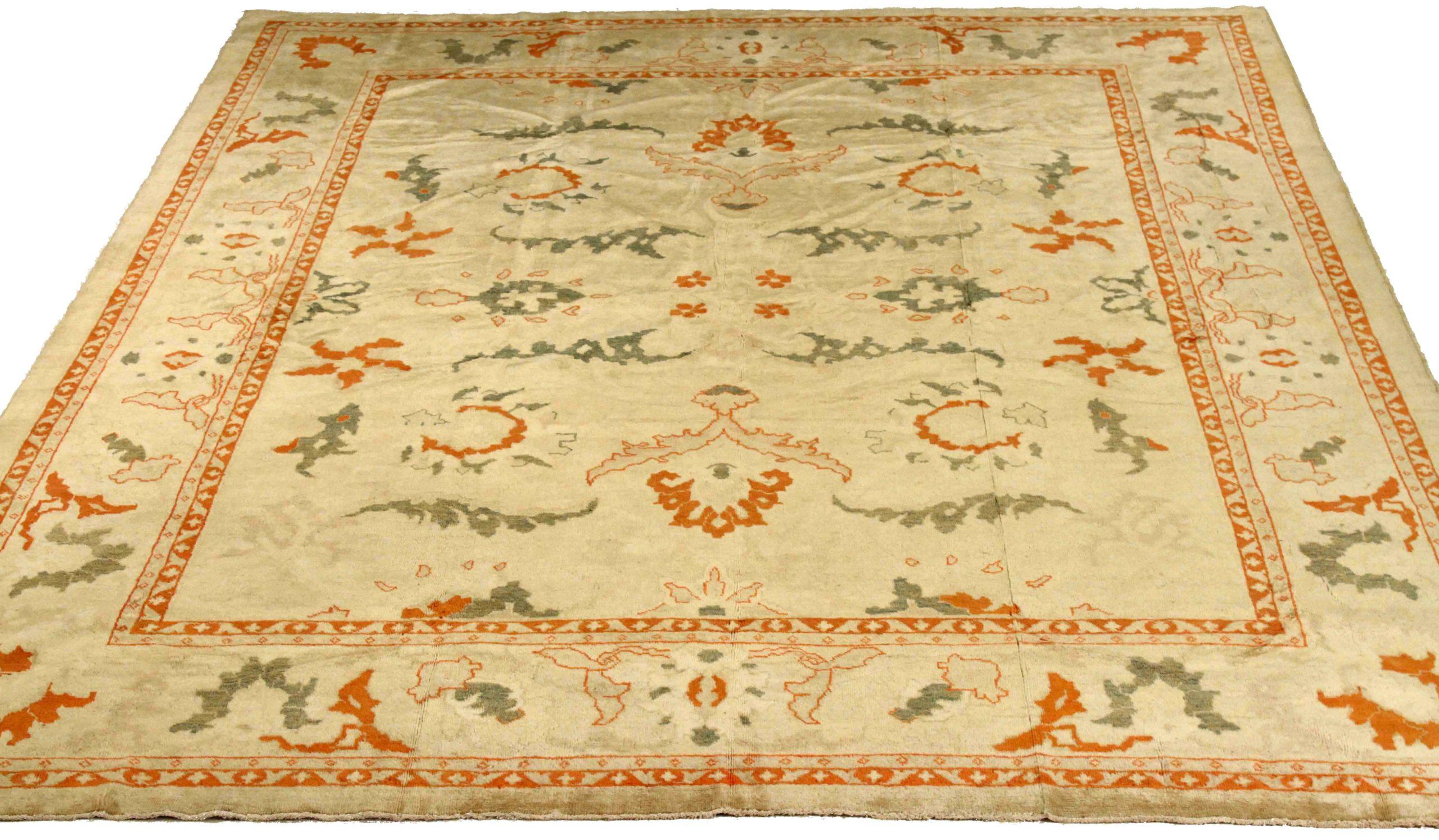 Descubre la elegancia de las alfombras persas Mahal de Circa 1880. Diseñado con lana y verde-marfil-naranja, este diseño exclusivo es perfecto para realzar tu espacio.