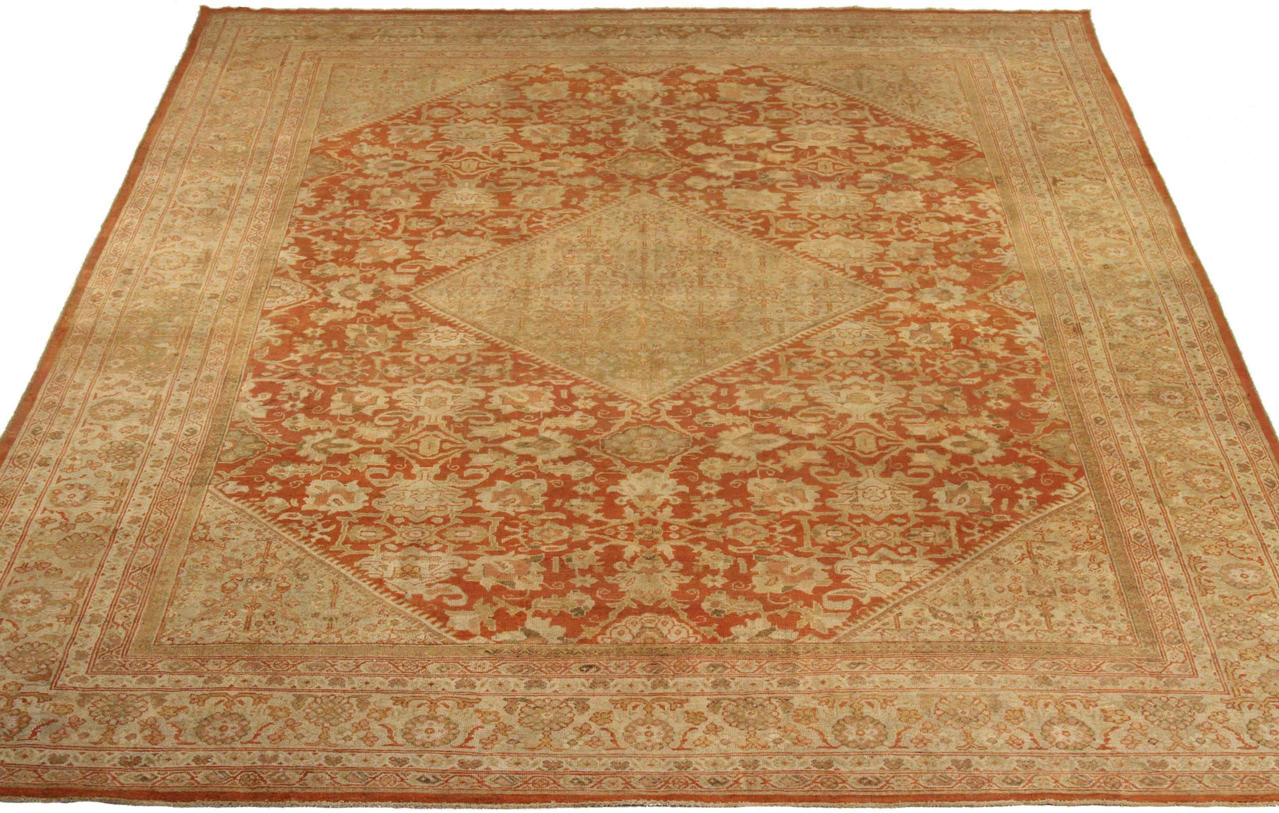 Descubre la elegancia de las alfombras persas Mahal de Circa 1880. Diseñado con Lana y VerdeMarfilRojo, este diseño exclusivo es perfecto para realzar tu espacio.