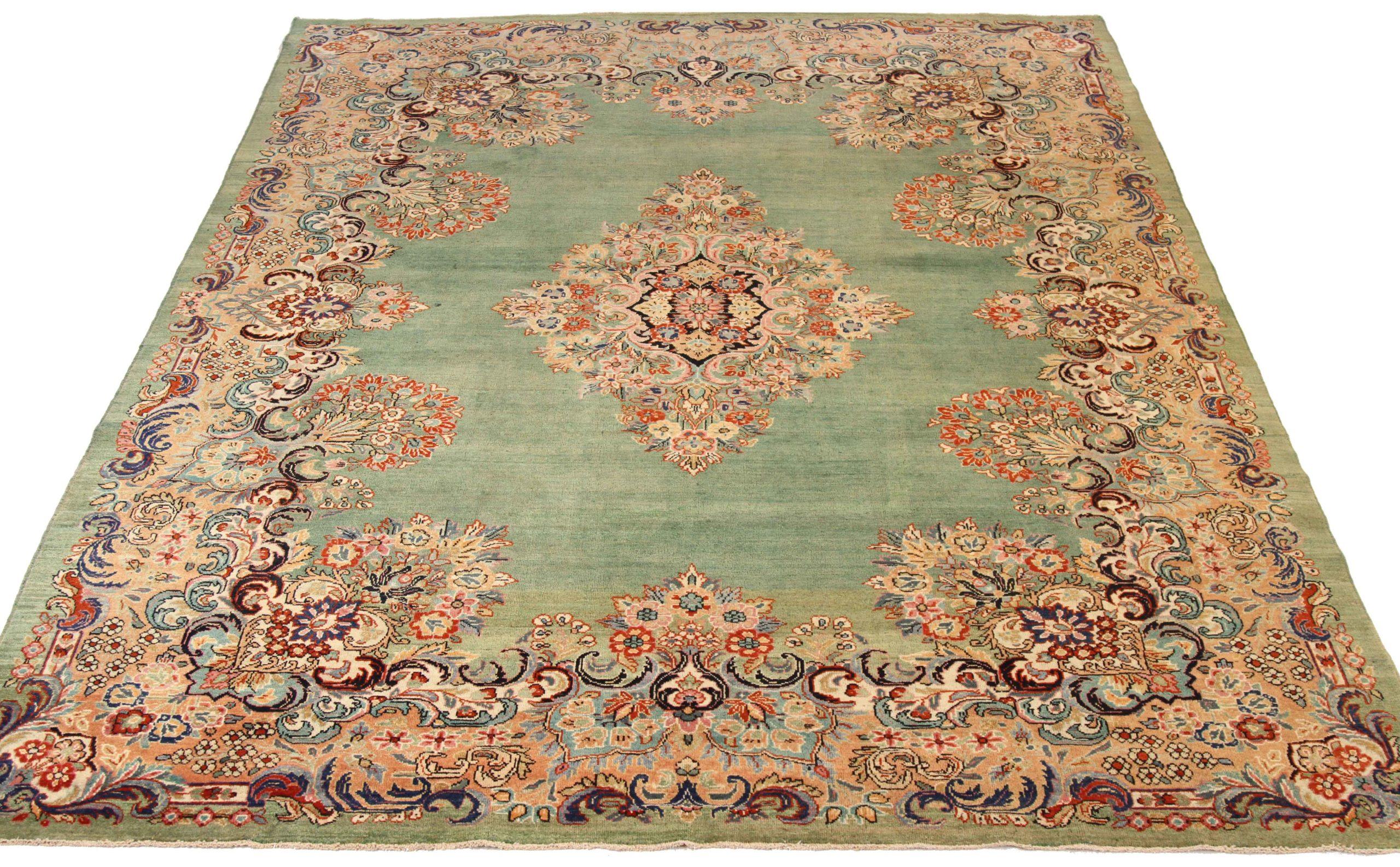 Découvrez l'élégance des tapis Persian Mahal de Circa 1910. Conçu avec de la laine et du GreenIvoryPink, ce design exclusif est parfait pour mettre en valeur votre espace.