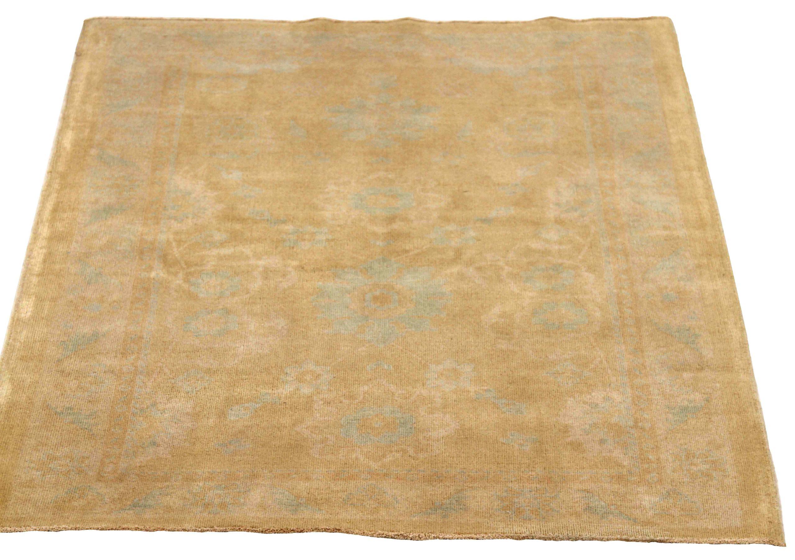 Entdecken Sie die Eleganz von Persian Mahal mit Teppichen aus der Zeit um 1990. Dieses exklusive Design, das mit viel Liebe zum Detail entworfen wurde, ist perfekt, um Ihren Raum zu verschönern.