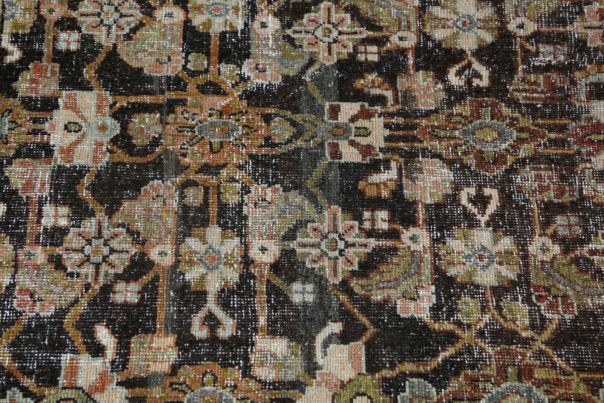 Scopri l'eleganza dei tappeti persiani Mahal, caratterizzati da tappeti d'area del 1910. Progettato con lana e BrownRed, questo design esclusivo è perfetto per valorizzare il tuo spazio.