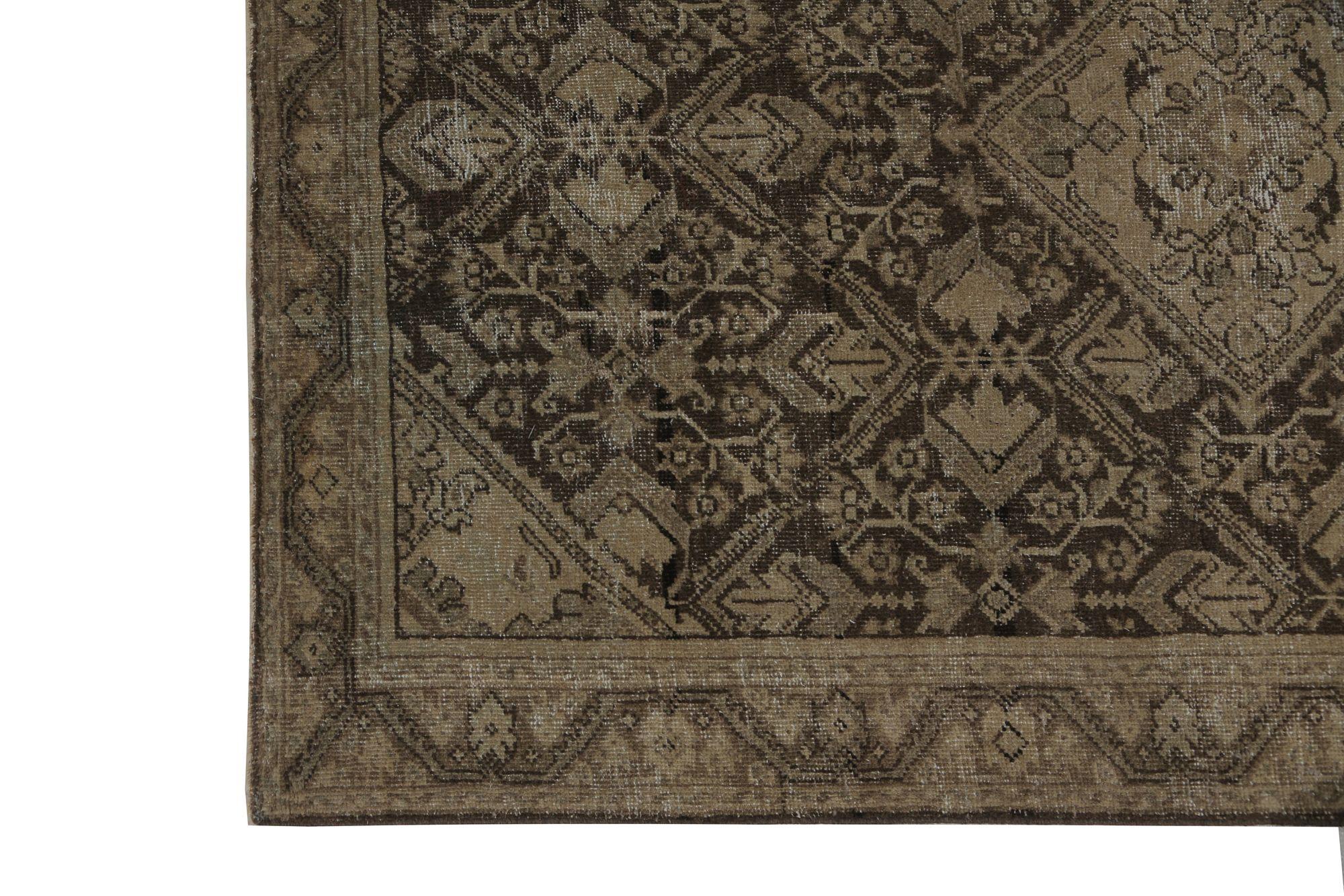 Entdecken Sie die Eleganz von Persian Mahal mit Teppichen aus der Zeit um 1880. Dieses exklusive Design aus Wolle und BrownTaupe ist perfekt, um Ihren Raum zu verschönern.
