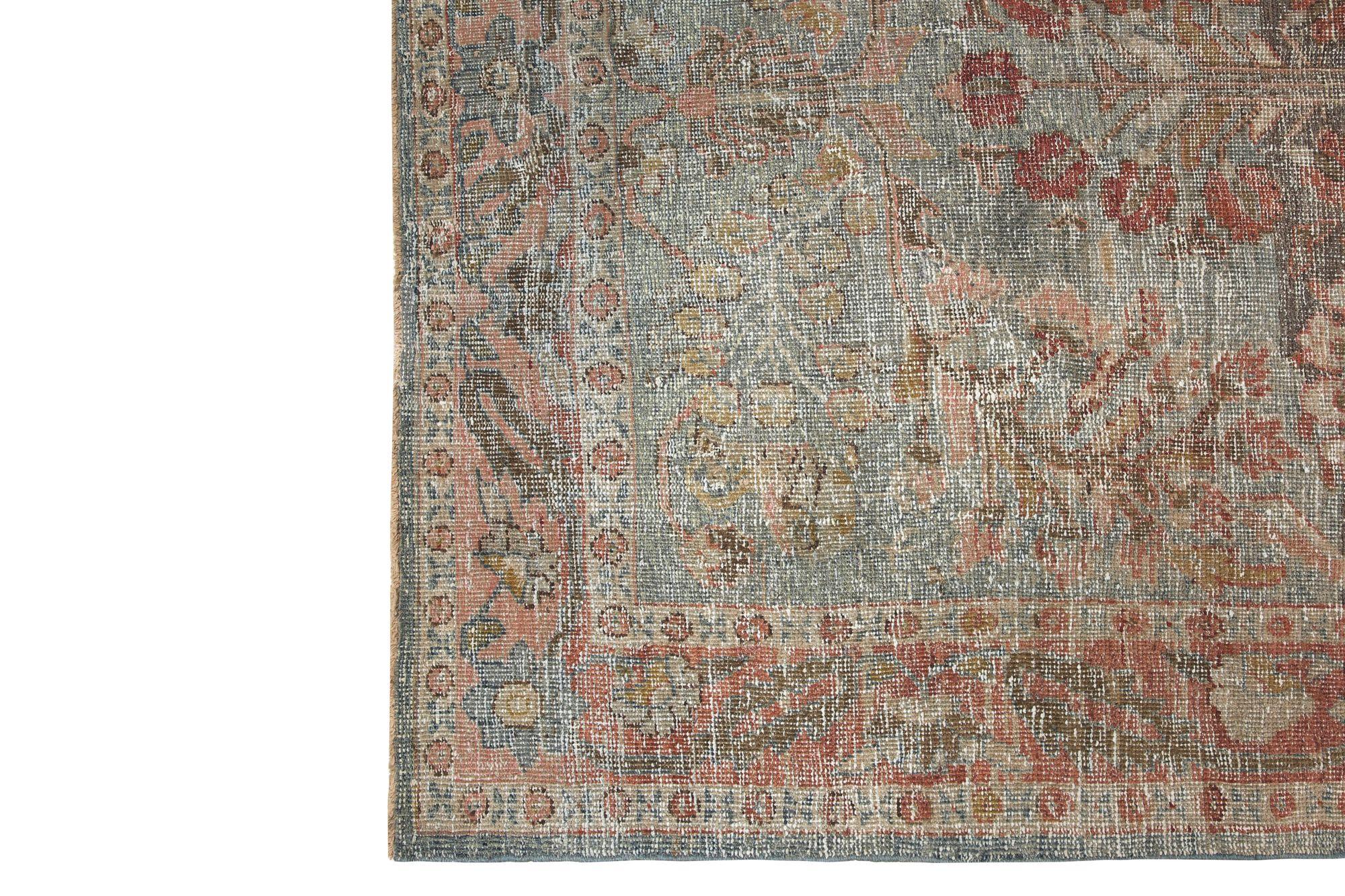Entdecken Sie die Eleganz von Persian Mahal mit Teppichen aus der Zeit um 1910. Dieses exklusive Design aus Wolle und Hellblau-Rot ist perfekt, um Ihren Raum zu verschönern.