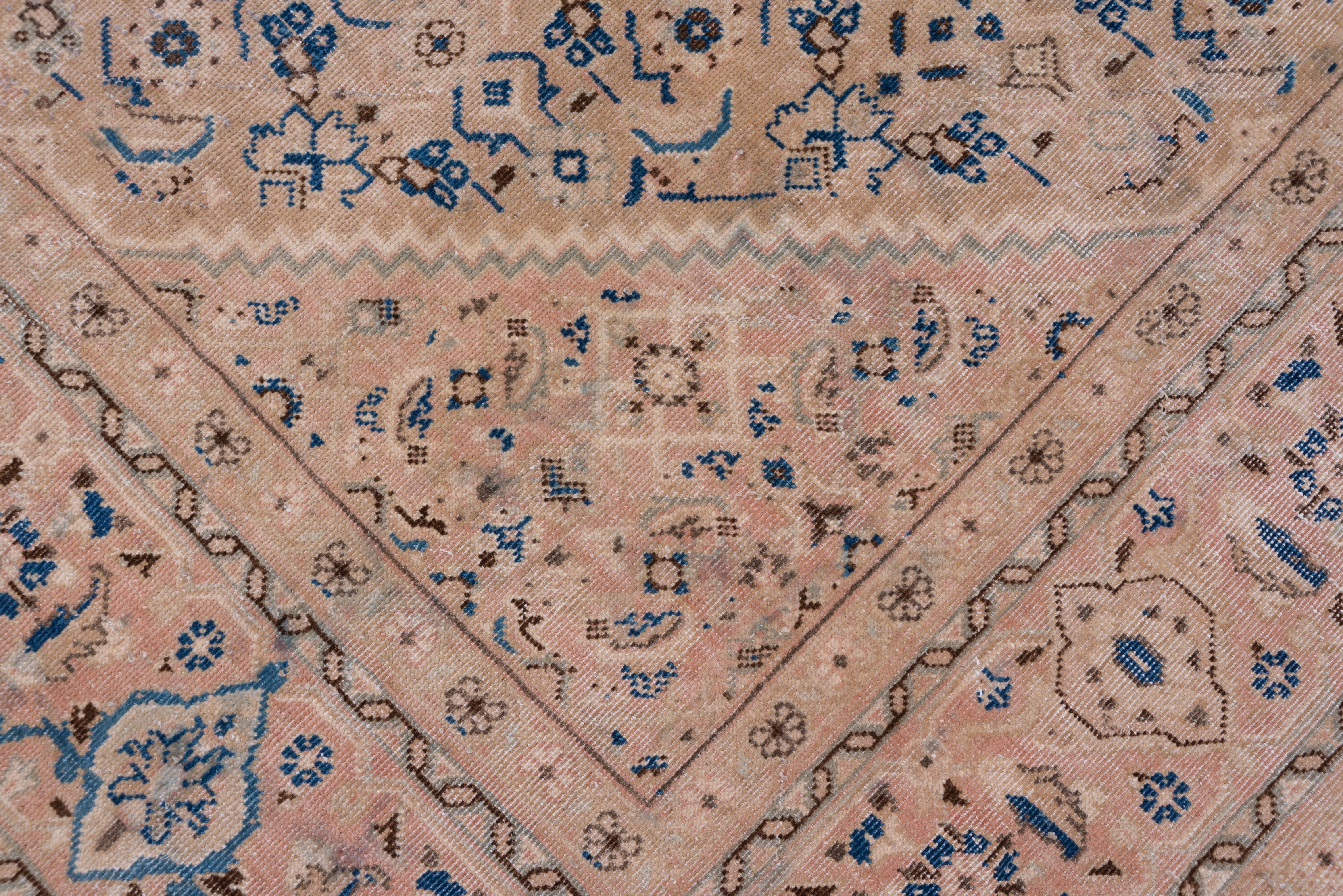 Persian Mahal Carpet, Light Palette For Sale 3