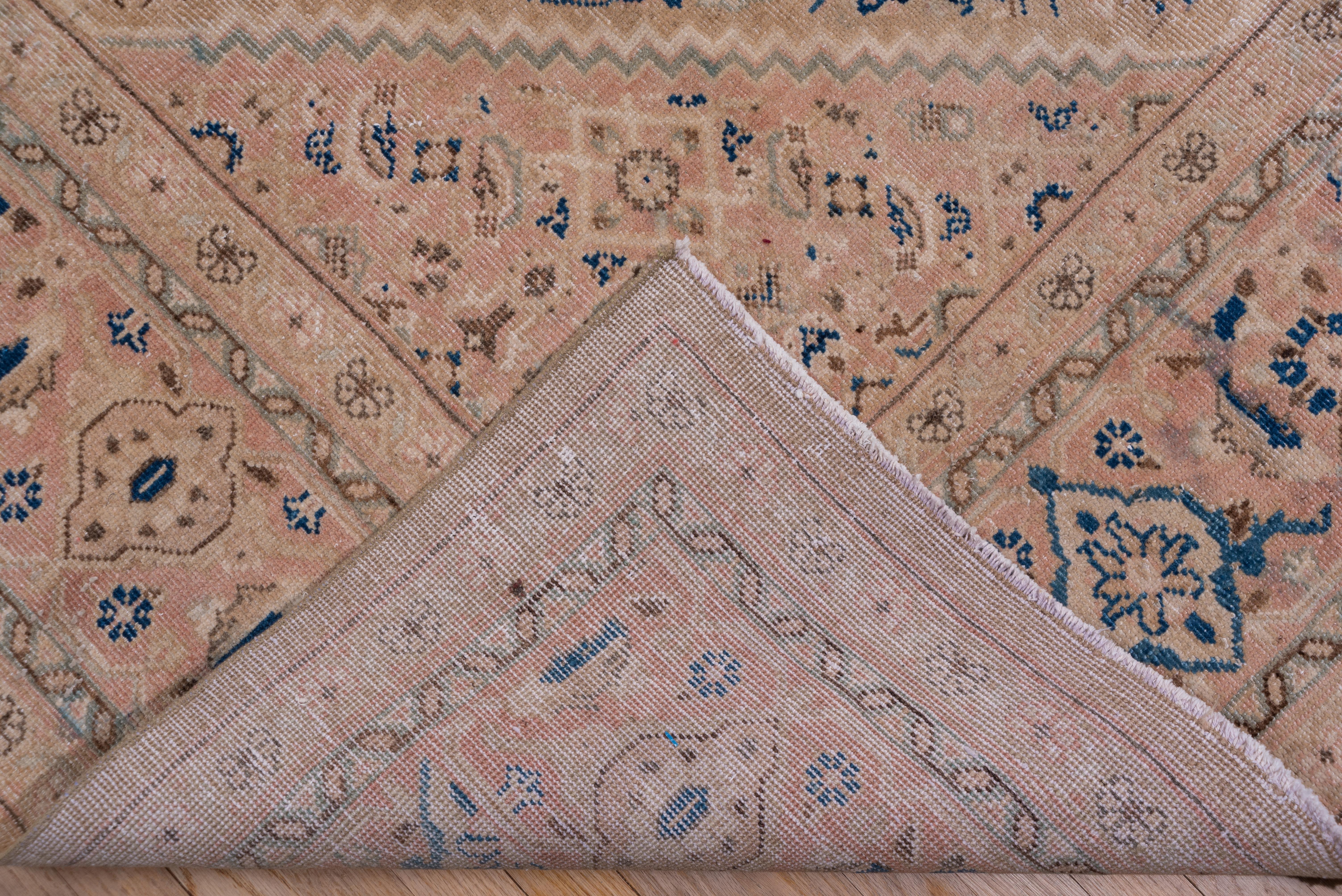 Persian Mahal Carpet, Light Palette For Sale 5