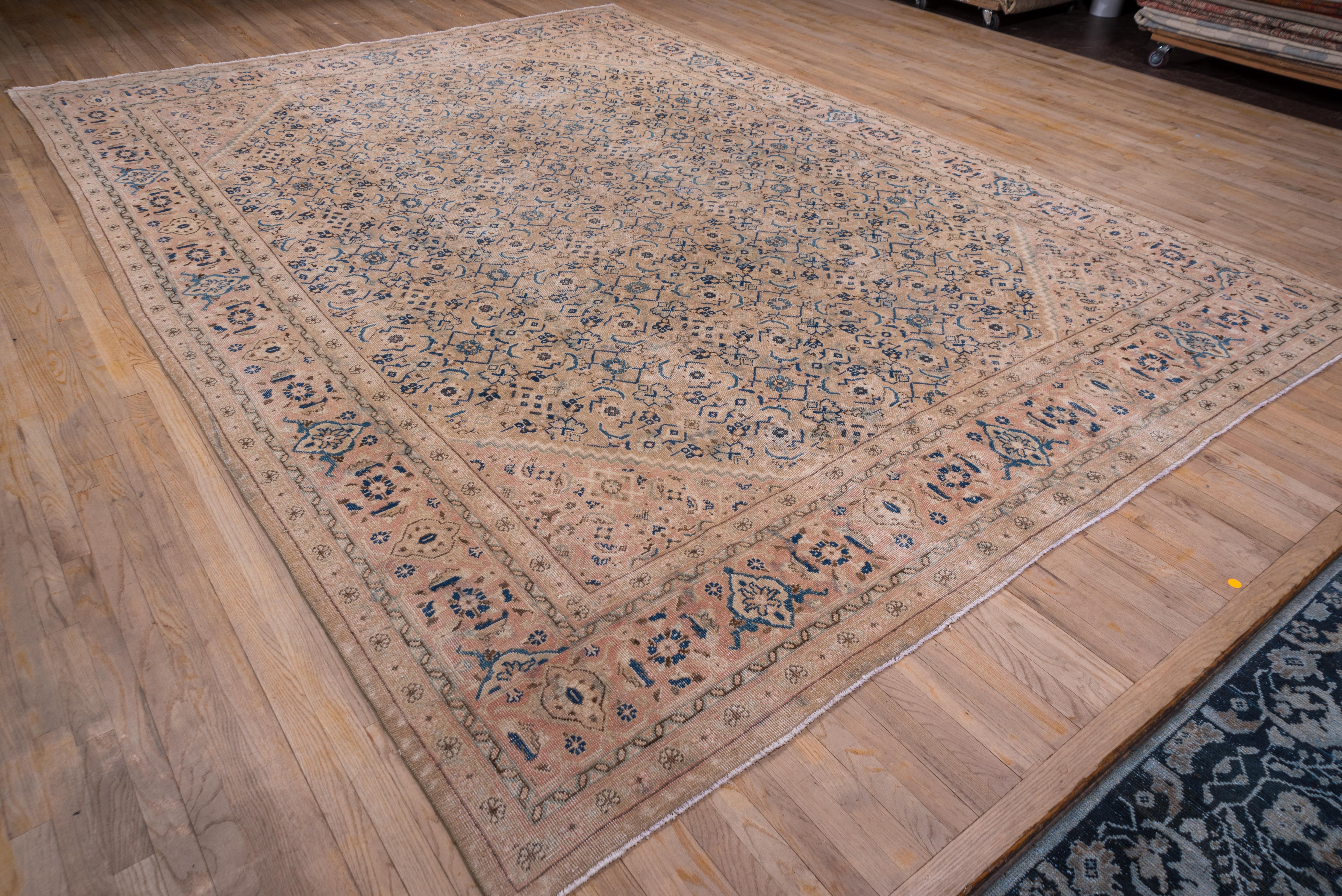 Persian Mahal Carpet, Light Palette In Good Condition For Sale In New York, NY