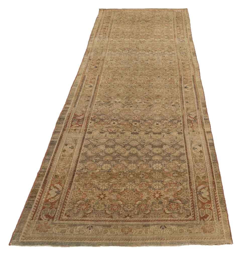 Scopri l'eleganza del tappeto persiano Mahal, caratterizzato da Runner Rug di CIRCA 1880. Progettato con una meticolosa attenzione ai dettagli, questo design esclusivo è perfetto per valorizzare il tuo spazio.