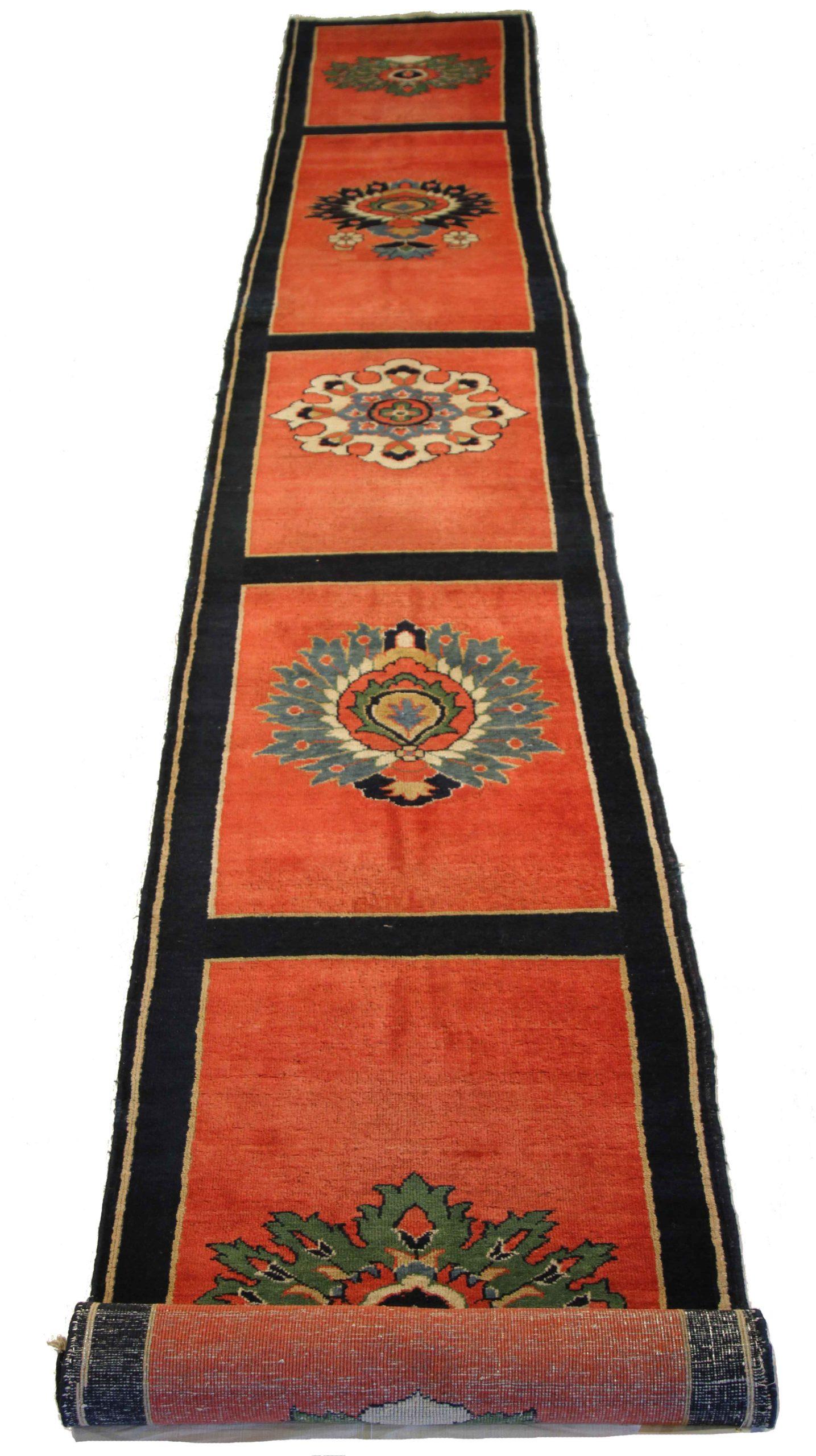 Descubre la elegancia de la Alfombra Persa Mahal de Circa 1880. Diseñado con meticulosa atención al detalle, este diseño exclusivo es perfecto para realzar tu espacio.