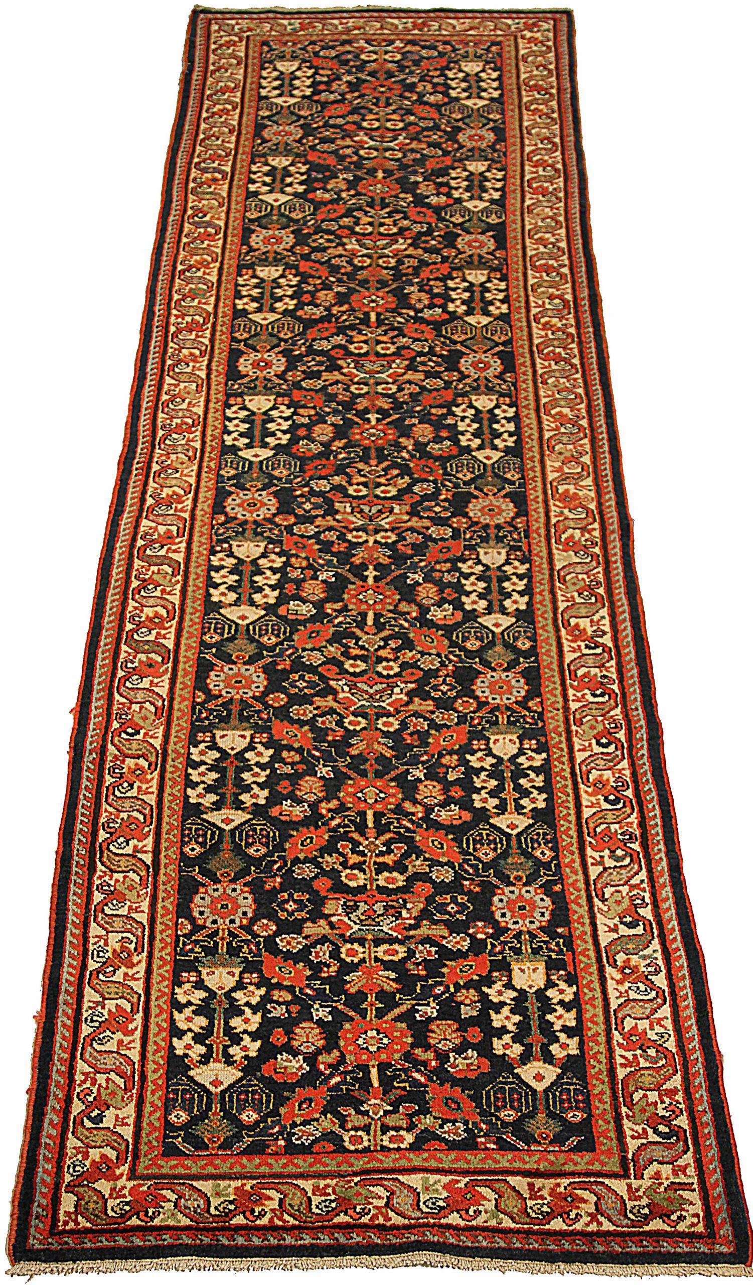 Entdecken Sie die Eleganz des persischen Mahal mit dem Läufer von CIRCA 1880. Dieses exklusive Design aus Wolle und Schwarz-Elfenbein-Rot ist perfekt, um Ihren Raum aufzuwerten.