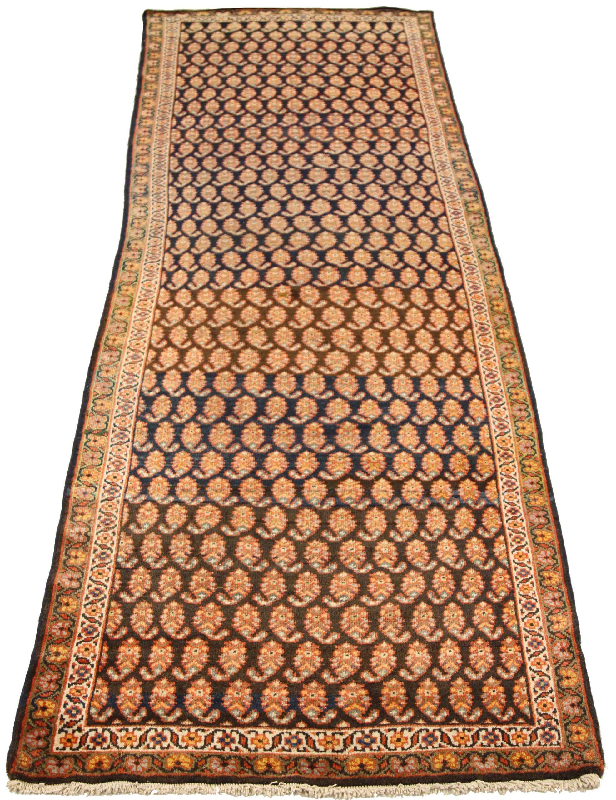 Scopri l'eleganza del tappeto persiano Mahal, caratterizzato da Runner Rug di CIRCA 1880. Progettato con lana e blu navy-rosa-giallo, questo design esclusivo è perfetto per valorizzare il tuo spazio.