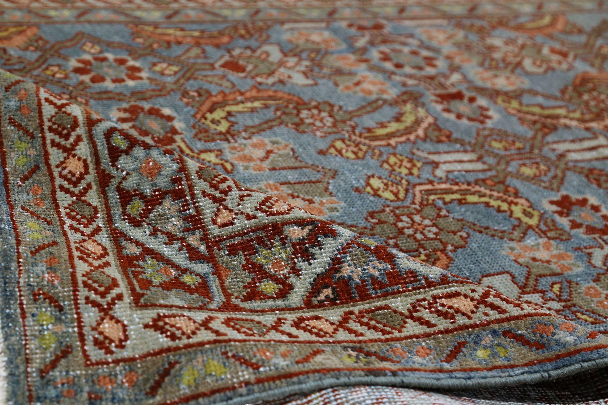 Scopri l'eleganza del tappeto persiano Mahal, caratterizzato da Runner Rug di CIRCA 1880. Progettato con lana e blu, questo design esclusivo è perfetto per valorizzare il tuo spazio.
