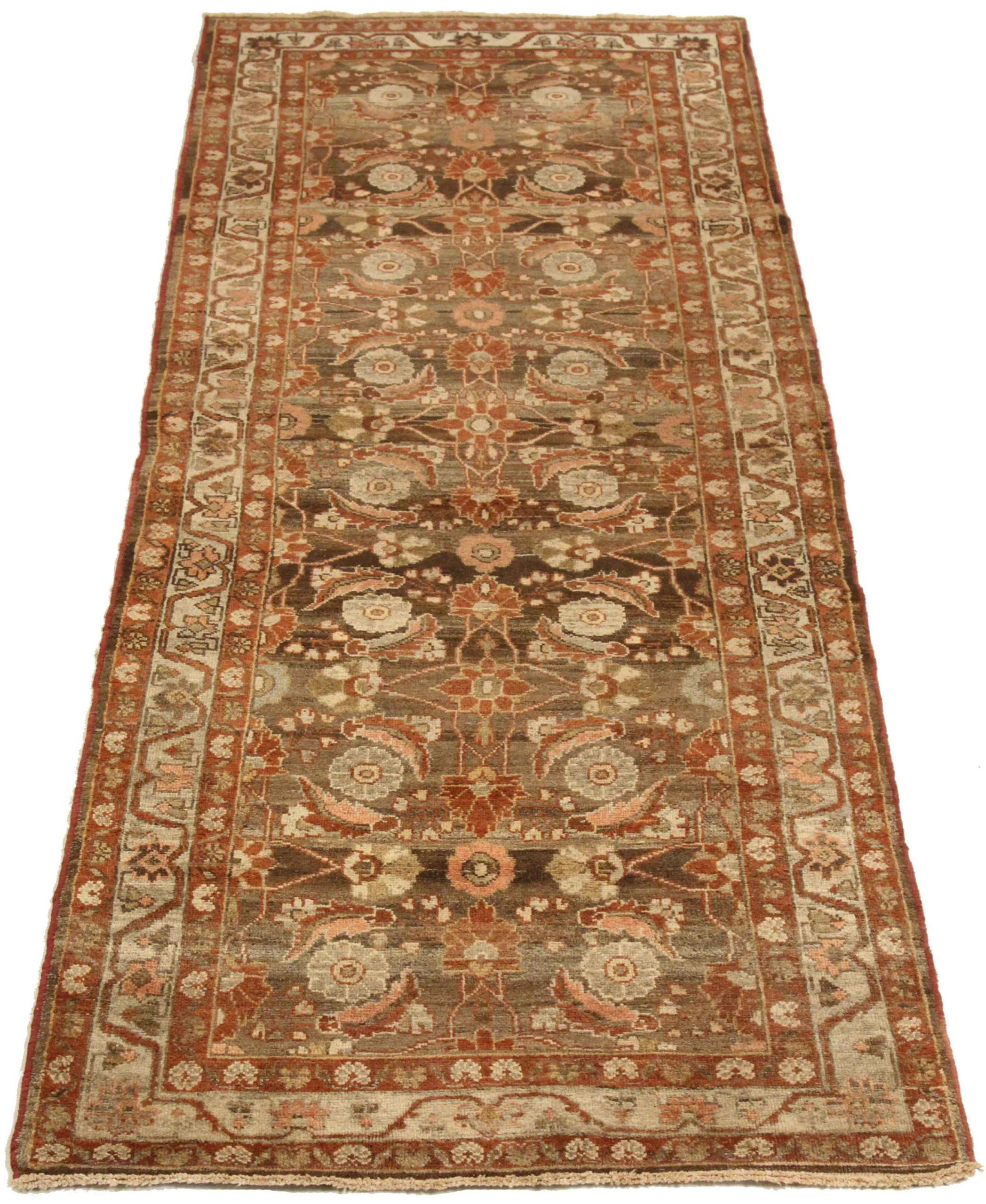 Entdecken Sie die Eleganz des persischen Mahal mit dem Läufer von CIRCA 1880. Dieses exklusive Design aus Wolle und Braun-Elfenbein-Rot ist perfekt, um Ihren Raum zu verschönern.