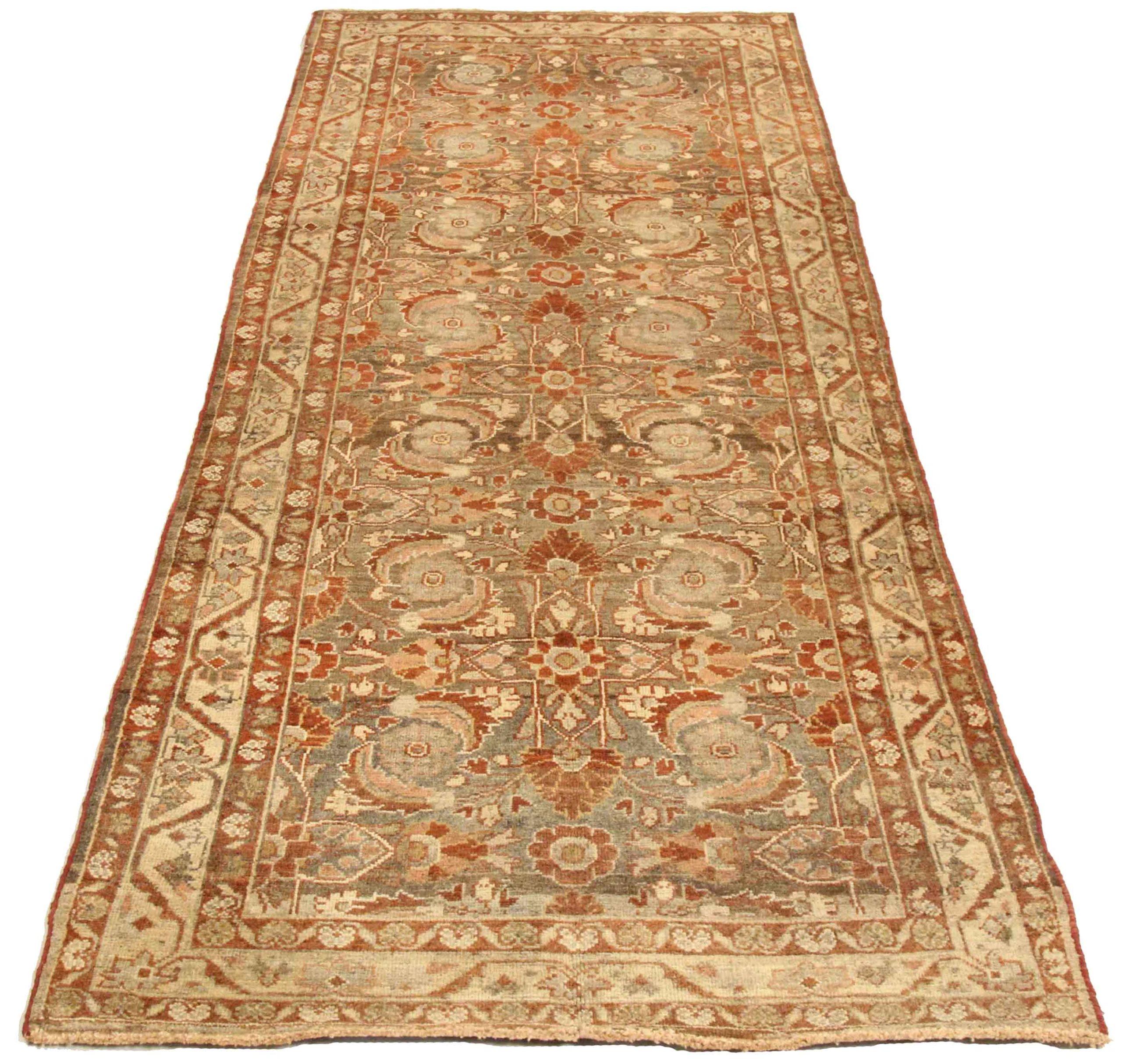 Entdecken Sie die Eleganz des persischen Mahal mit dem Läufer von CIRCA 1880. Dieses exklusive Design aus Wolle und Braun-Elfenbein-Rot ist perfekt, um Ihren Raum zu verschönern.