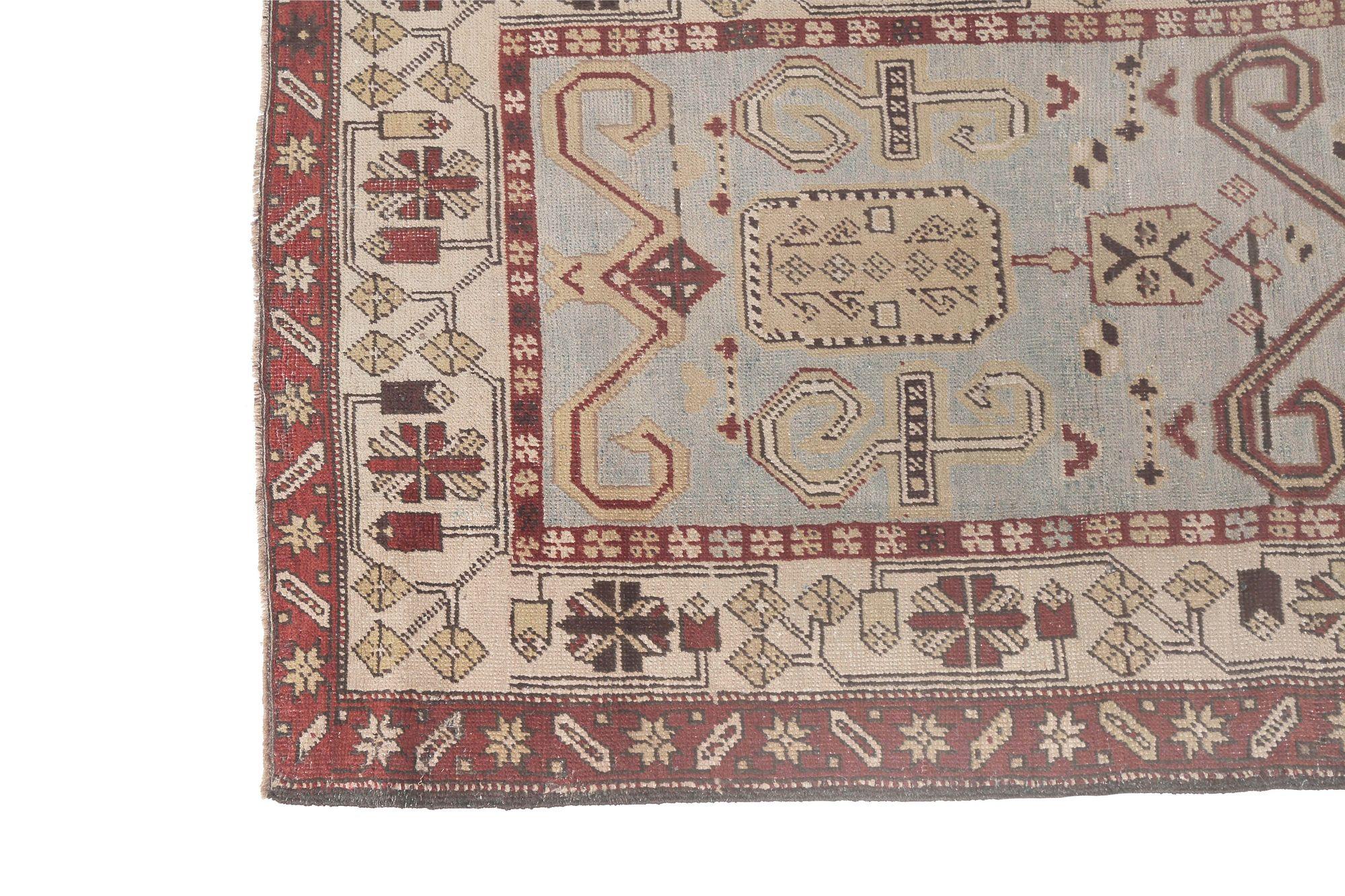 Entdecken Sie die Eleganz des persischen Mahal mit dem Läufer von CIRCA 1880. Dieses exklusive Design aus Wolle und ElfenbeinHellblauRot ist perfekt, um Ihren Raum zu verschönern.