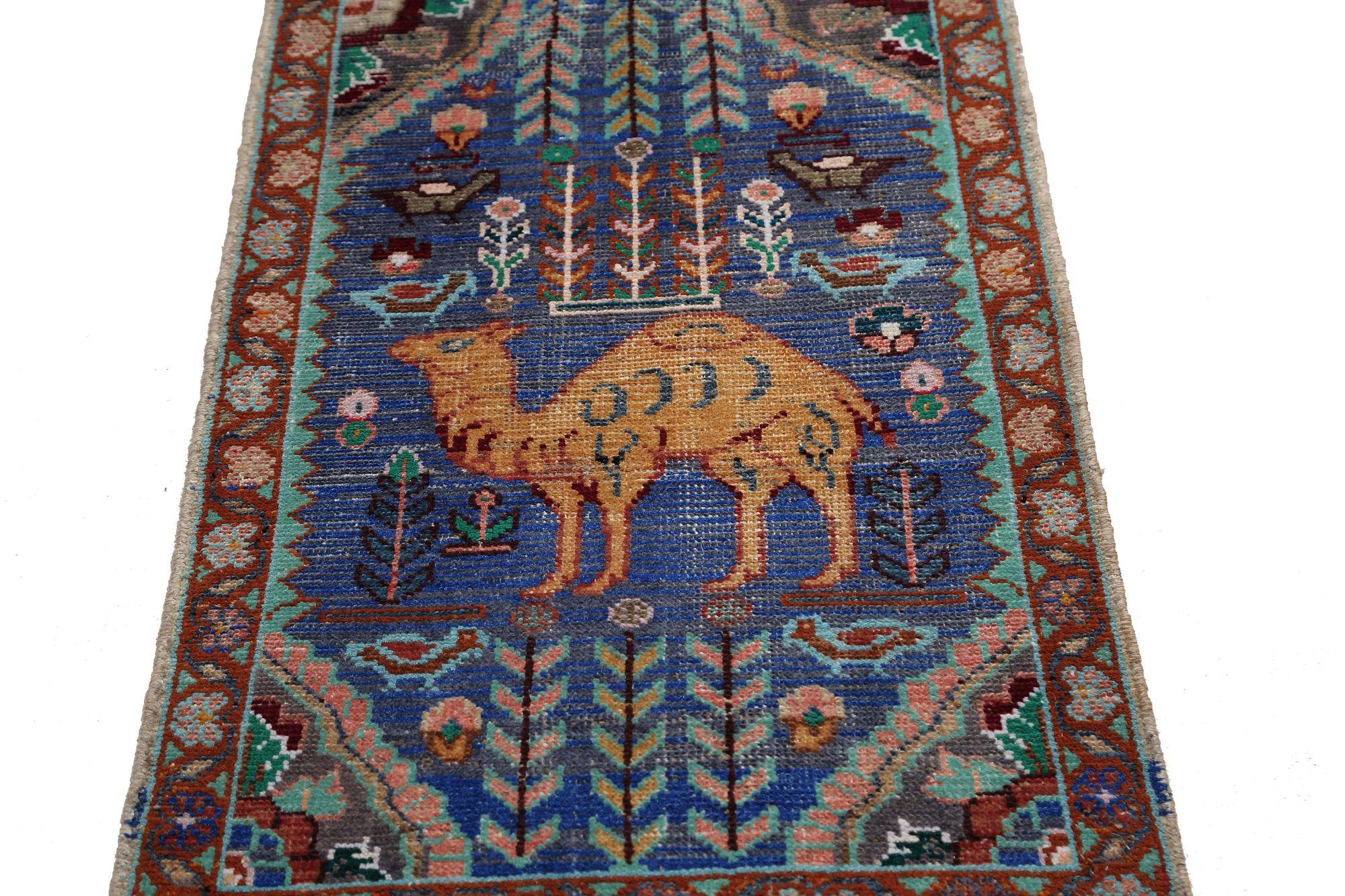 Entdecken Sie die Eleganz des persischen Mahal mit dem kleinen Teppich CIRCA 1880. Dieses exklusive Design aus Wolle und Blau ist perfekt, um Ihren Raum zu verschönern.