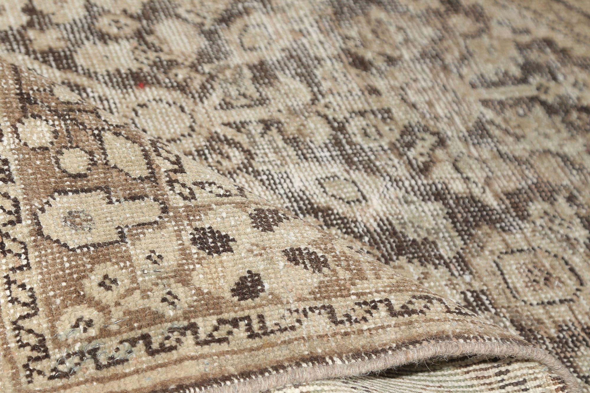 Tappeto Persiano Mahal Small - Lana Marrone Avorio Design - 97666 In condizioni ottime in vendita a Dallas, TX
