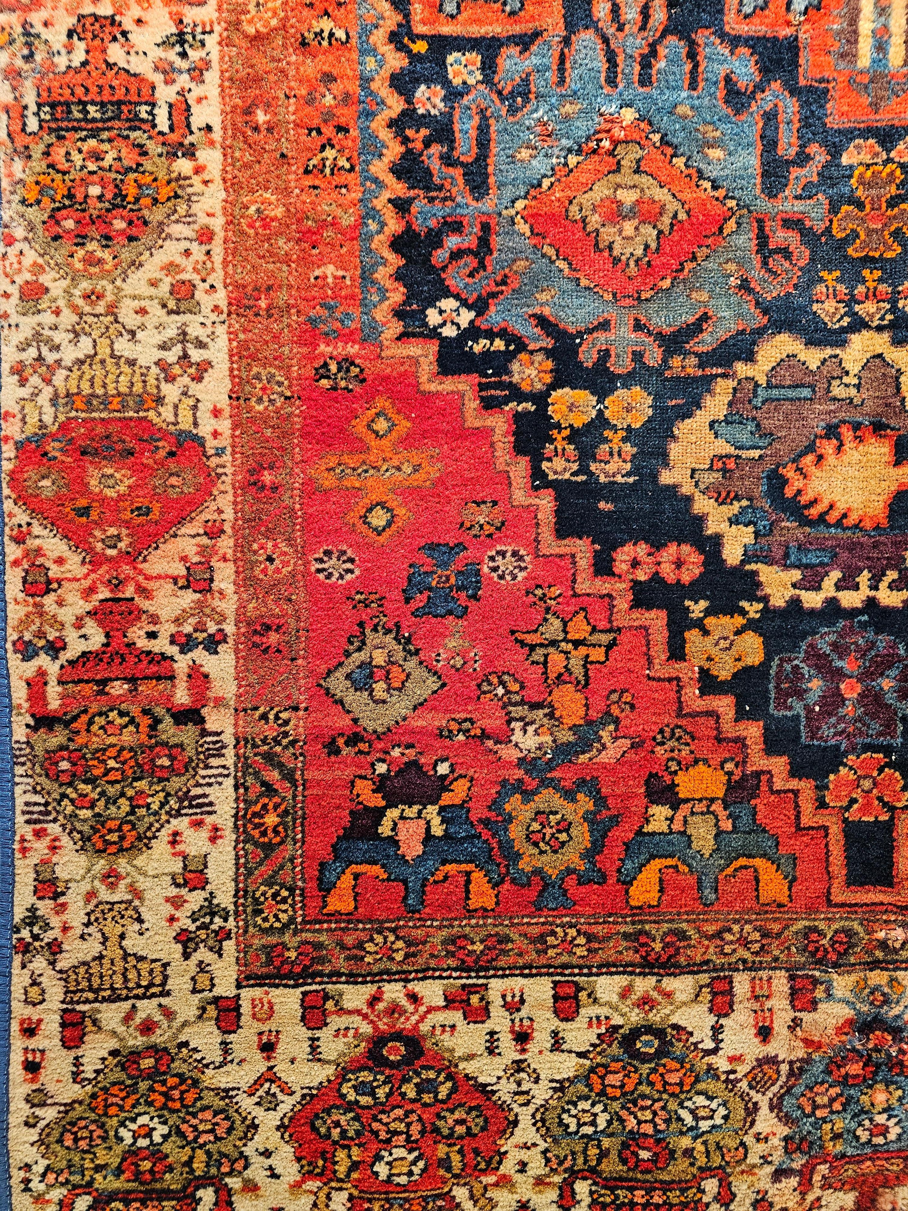 Persischer Malayer-Teppich im geometrischen Design in Rot, Blau, Elfenbein (20. Jahrhundert) im Angebot