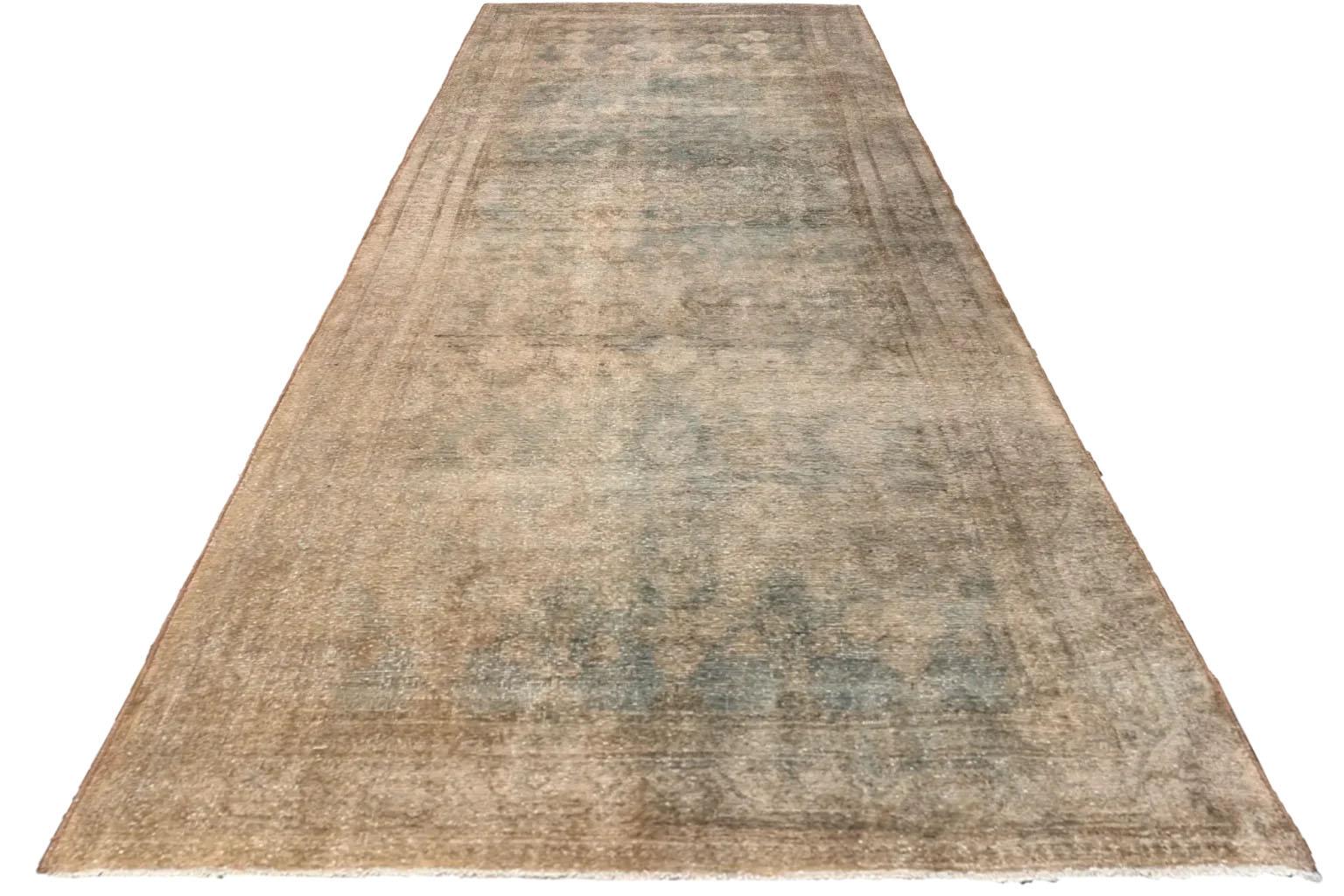 Persian Area Rugs - Malayer Design - Ivory & Green In Excellent Condition For Sale In Dallas, TX