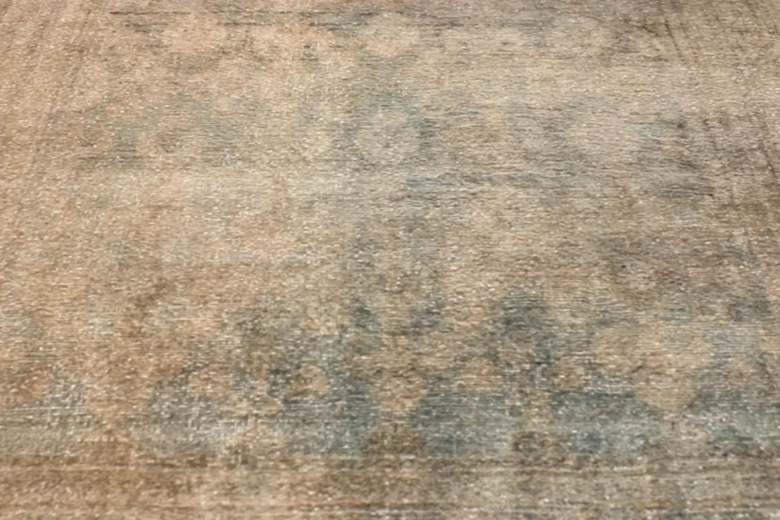20th Century Persian Area Rugs - Malayer Design - Ivory & Green For Sale
