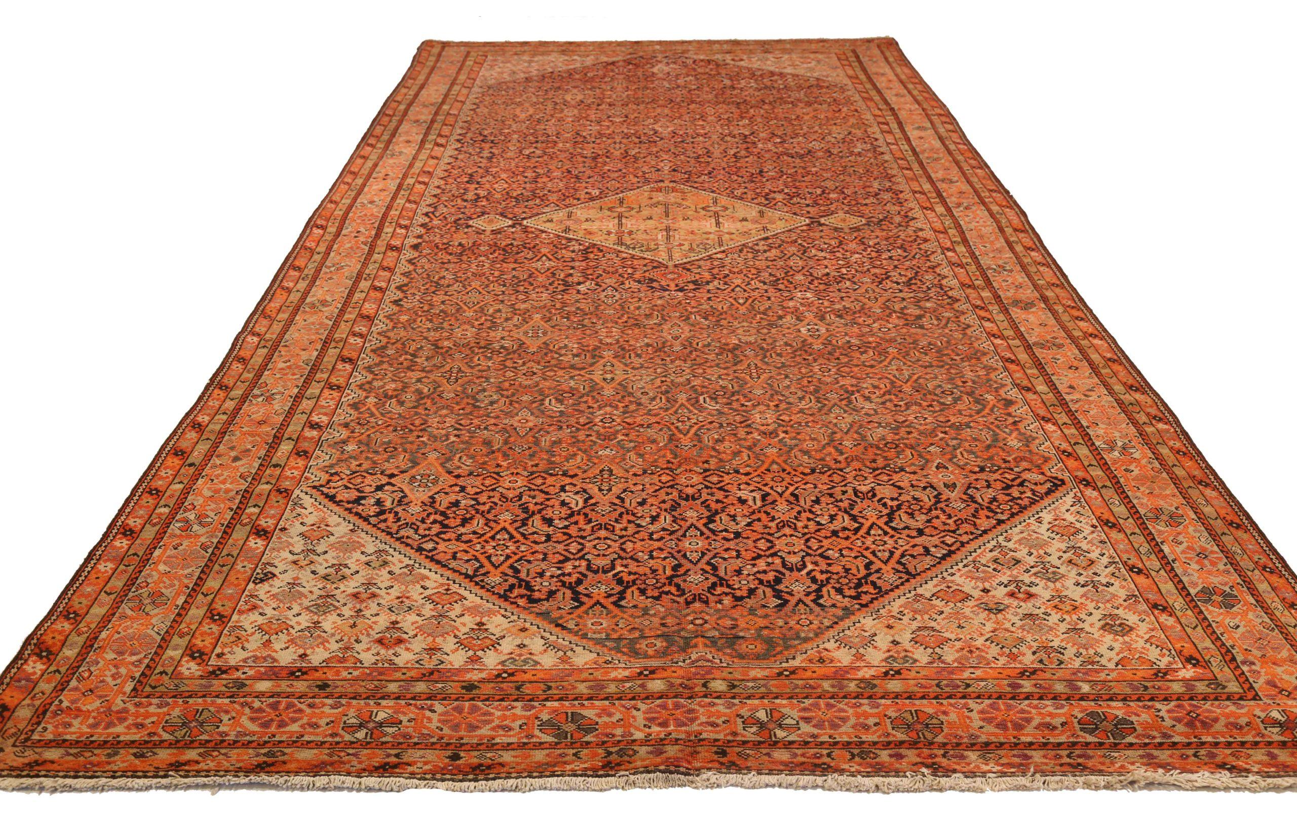 Scopri l'eleganza dei Malayer persiani con i tappeti d'area CIRCA 1880. Progettato con una meticolosa attenzione ai dettagli, questo design esclusivo è perfetto per valorizzare il tuo spazio.