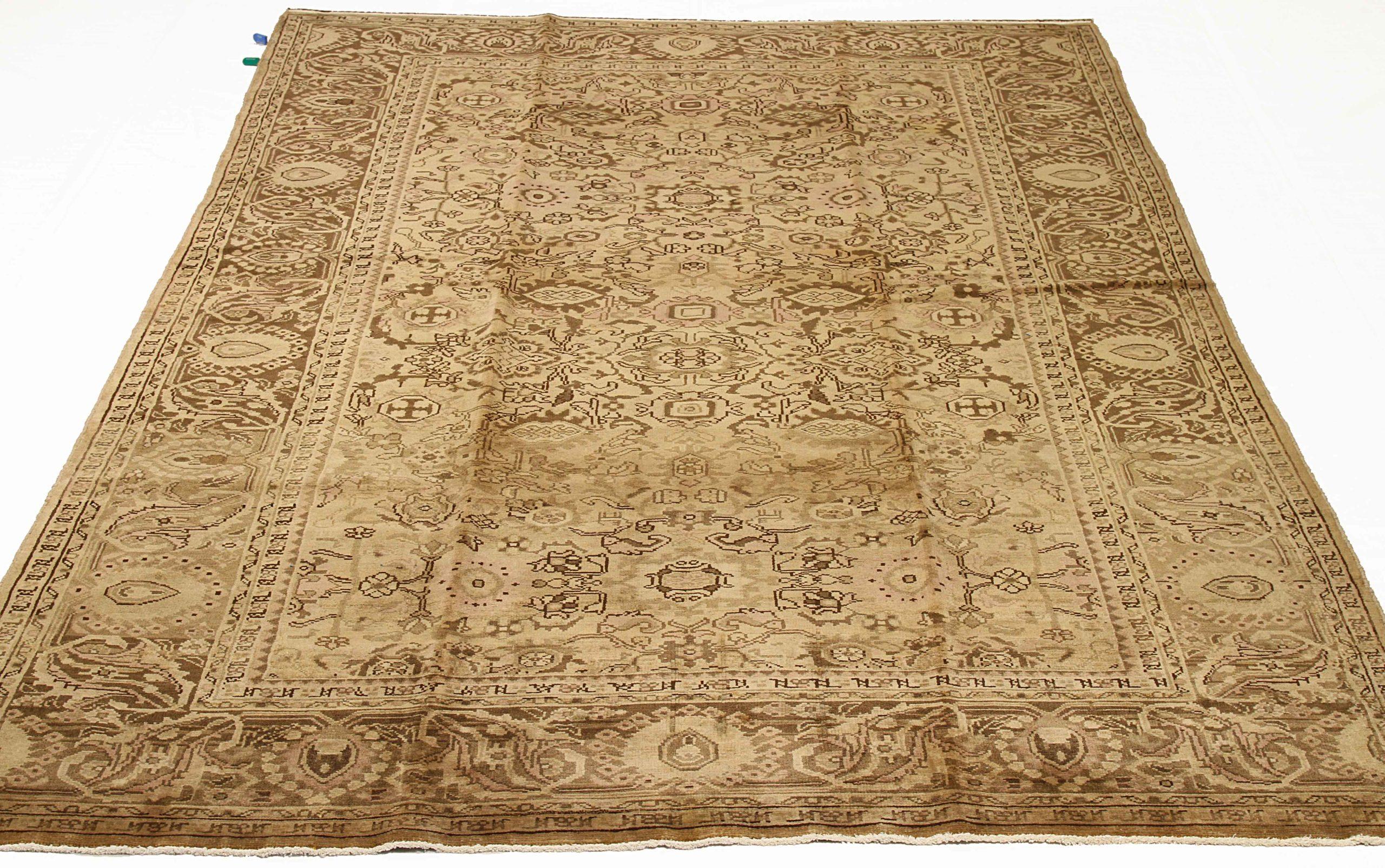 Scopri l'eleganza dei Malayer persiani con i tappeti d'area CIRCA 1880. Progettato con una meticolosa attenzione ai dettagli, questo design esclusivo è perfetto per valorizzare il tuo spazio.