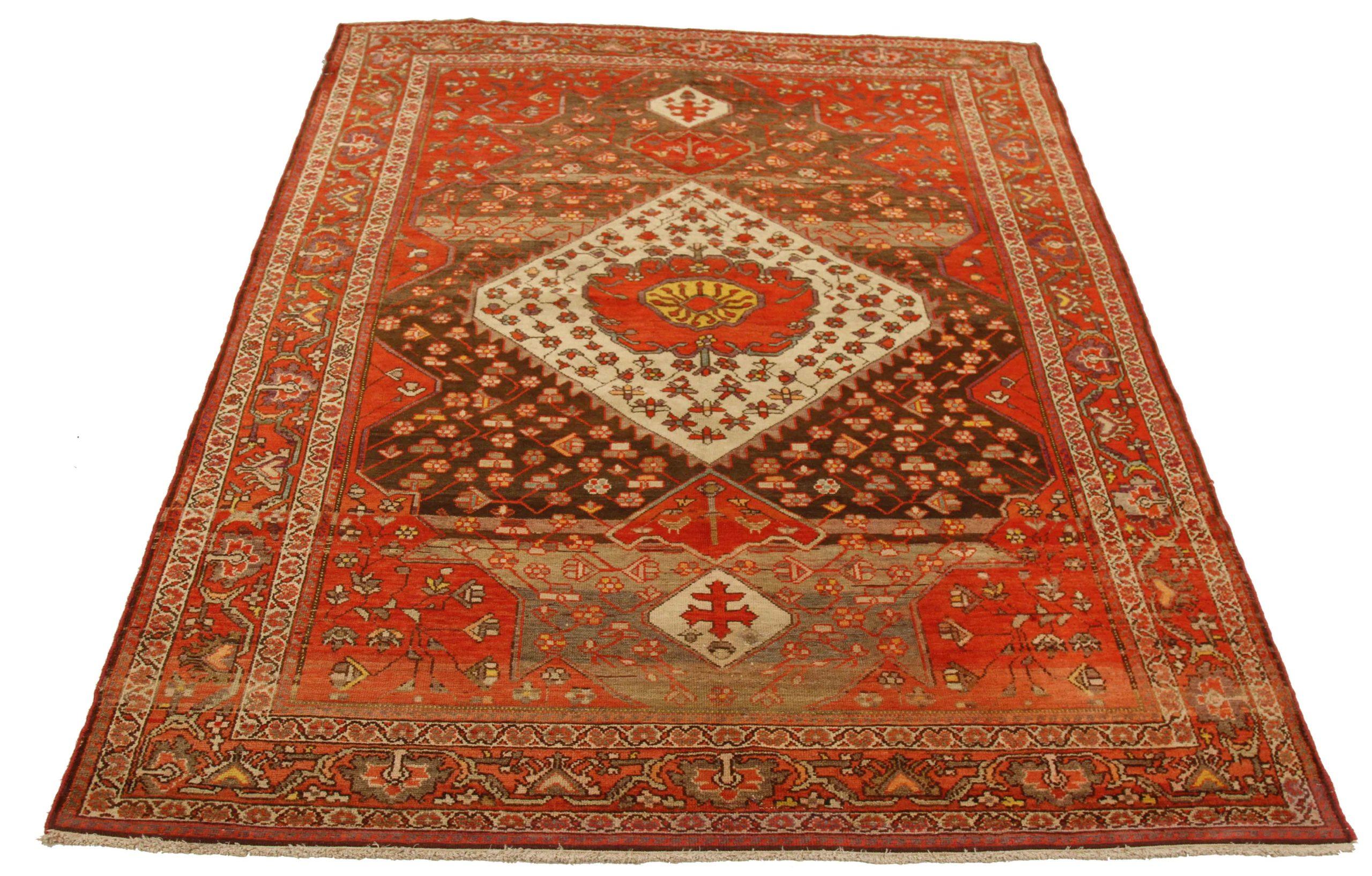 Scopri l'eleganza dei Malayer persiani con i tappeti d'area CIRCA 1880. Progettato con una meticolosa attenzione ai dettagli, questo design esclusivo è perfetto per valorizzare il tuo spazio.