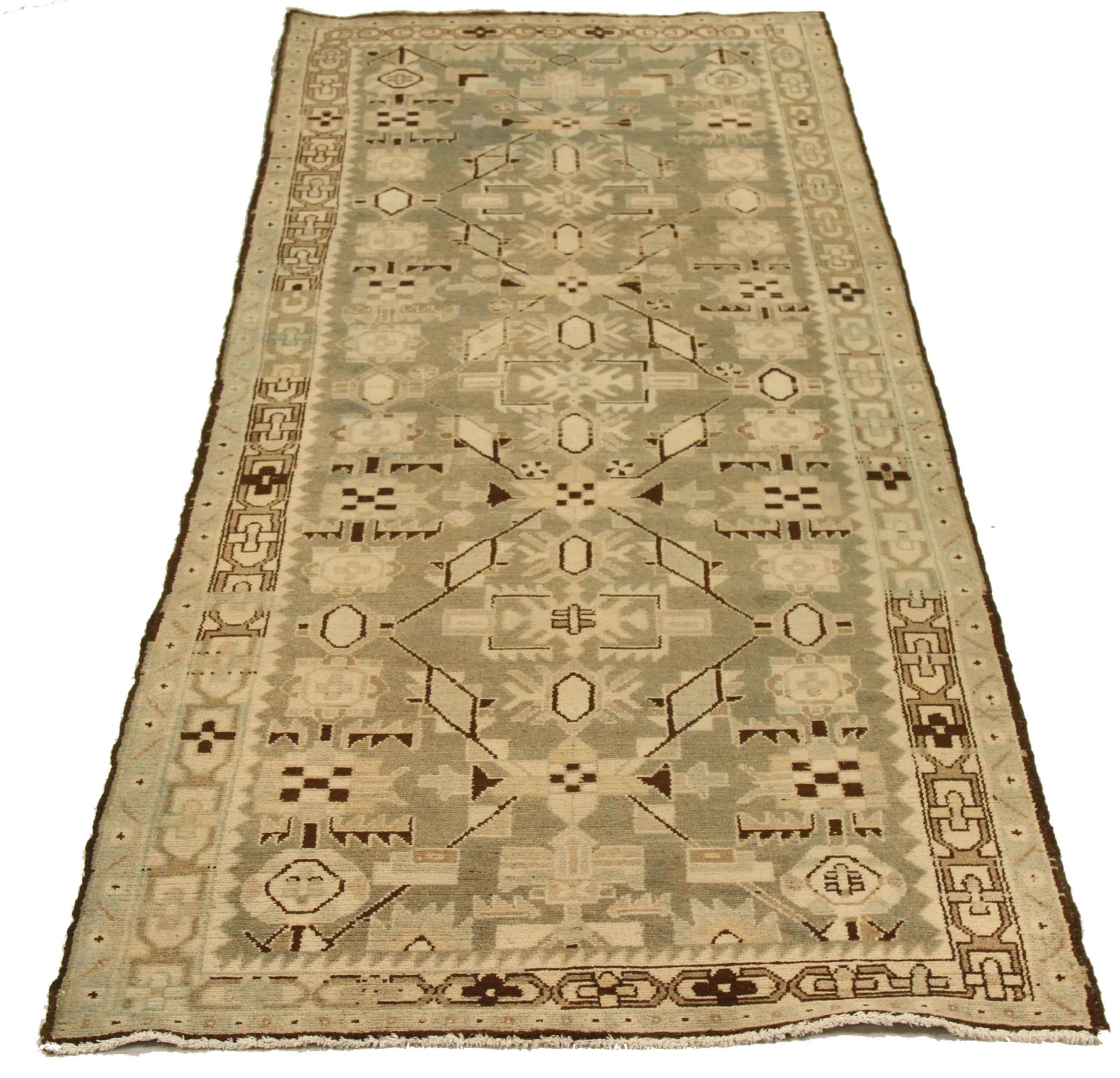Scopri l'eleganza dei Malayer persiani con i tappeti d'area CIRCA 1880. Progettato con una meticolosa attenzione ai dettagli, questo design esclusivo è perfetto per valorizzare il tuo spazio.