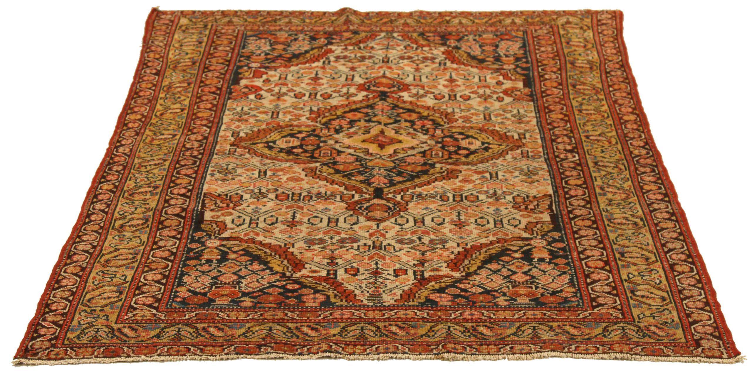 Scopri l'eleganza dei Malayer persiani con i tappeti d'area CIRCA 1880. Progettato con una meticolosa attenzione ai dettagli, questo design esclusivo è perfetto per valorizzare il tuo spazio.