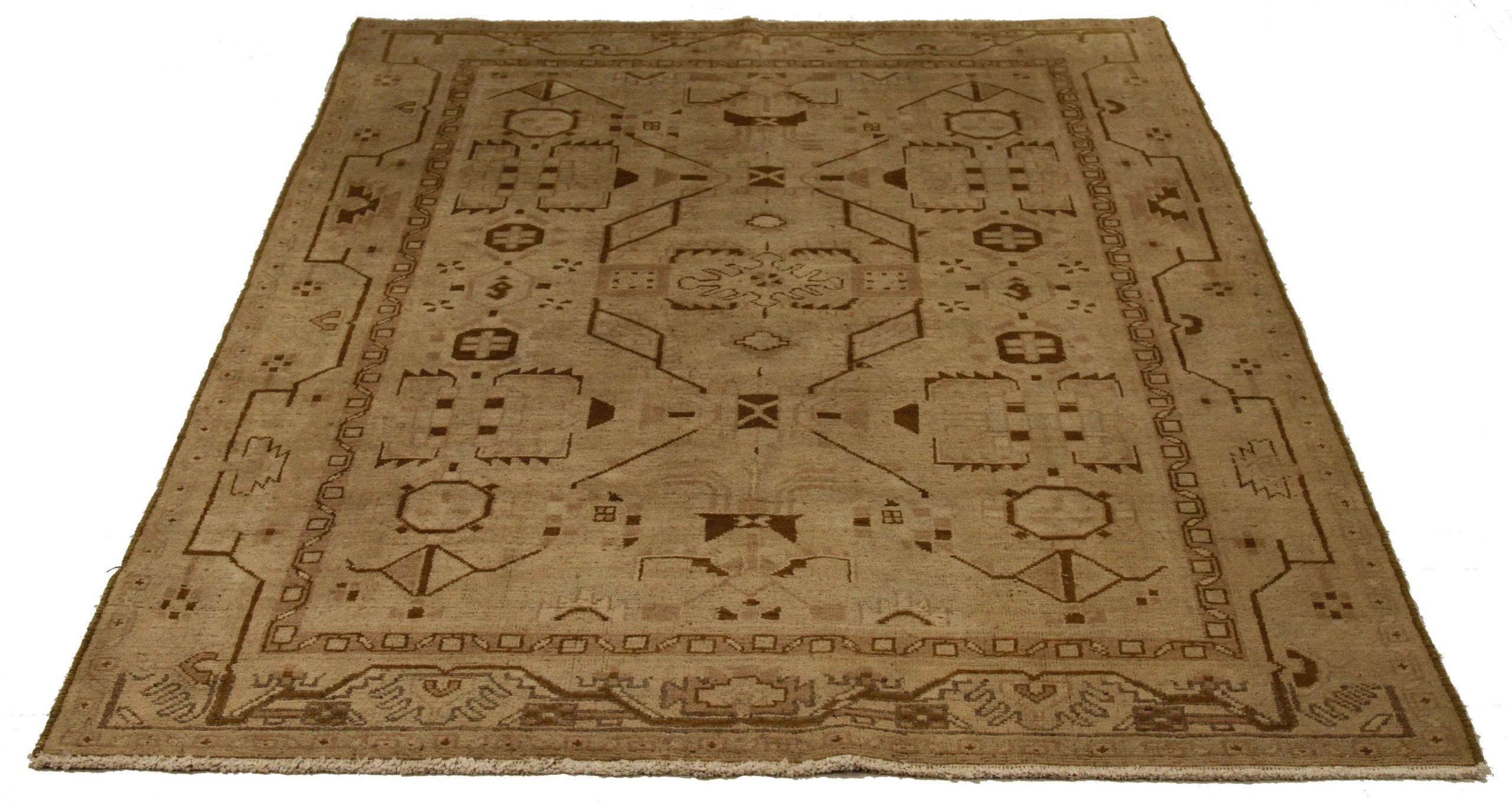 Scopri l'eleganza dei Malayer persiani con i tappeti d'area CIRCA 1880. Progettato con una meticolosa attenzione ai dettagli, questo design esclusivo è perfetto per valorizzare il tuo spazio.