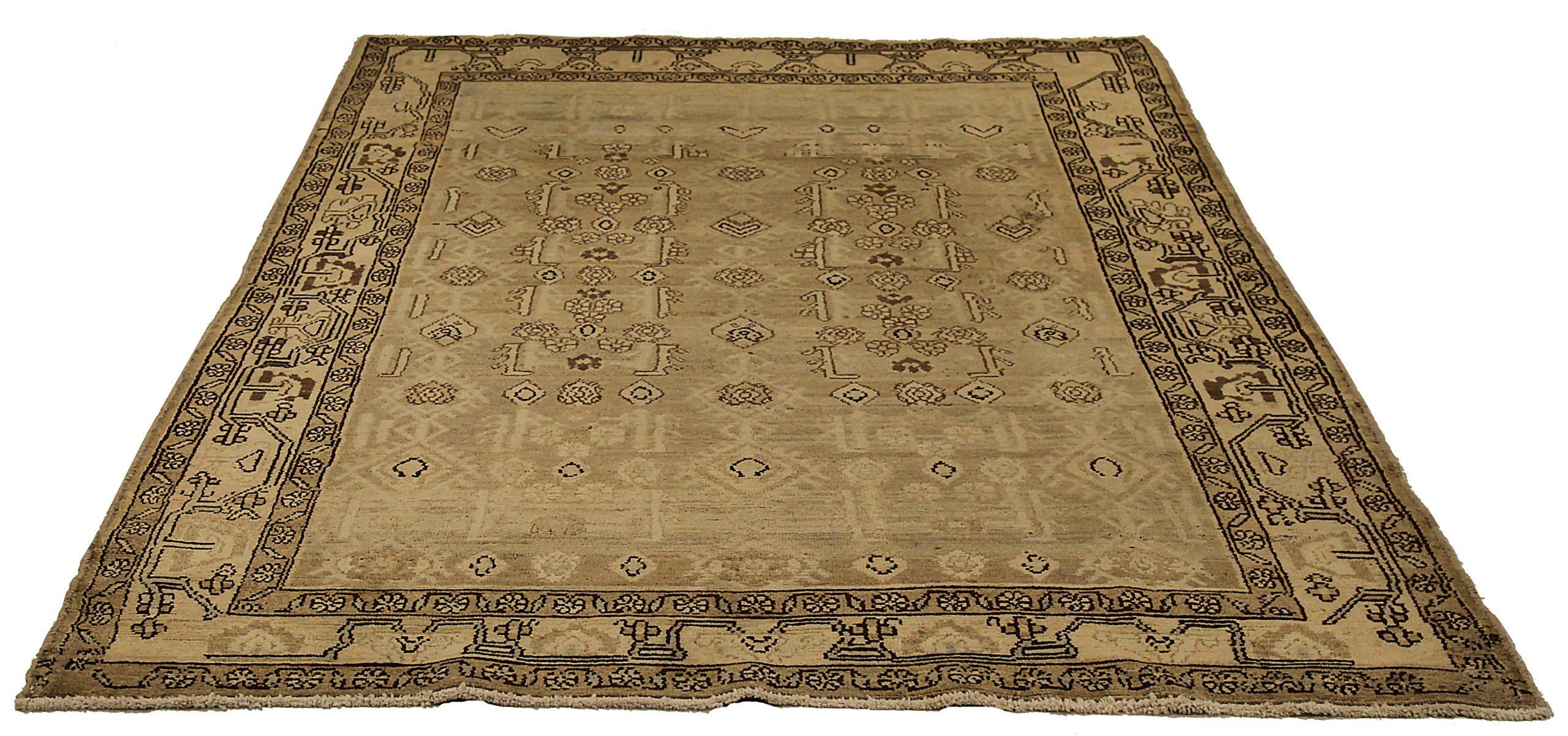 Entdecken Sie die Eleganz des persischen Malayers mit seinen um 1880 gefertigten Teppichen. Dieses exklusive Design, das mit viel Liebe zum Detail entworfen wurde, ist perfekt, um Ihren Raum zu verschönern.