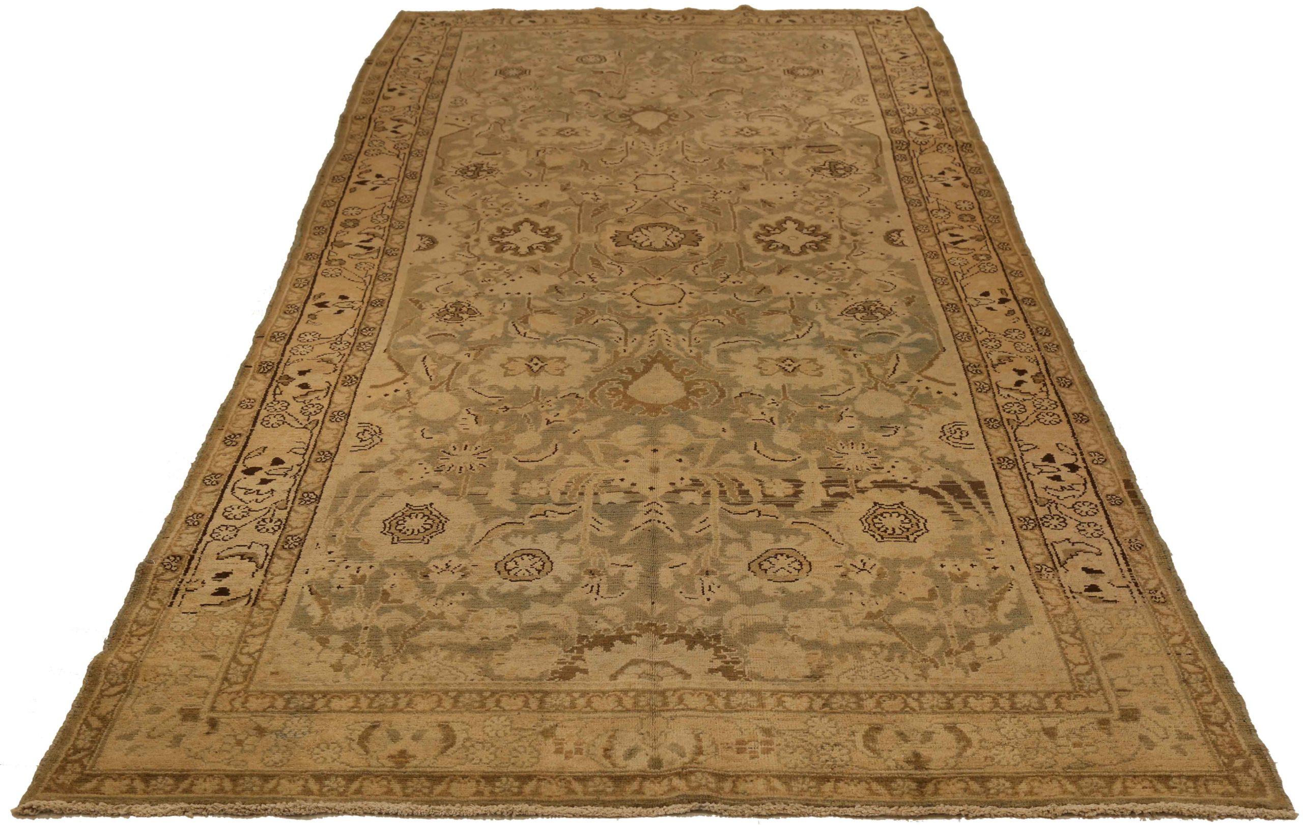 Scopri l'eleganza dei Malayer persiani con i tappeti d'area CIRCA 1880. Progettato con una meticolosa attenzione ai dettagli, questo design esclusivo è perfetto per valorizzare il tuo spazio.