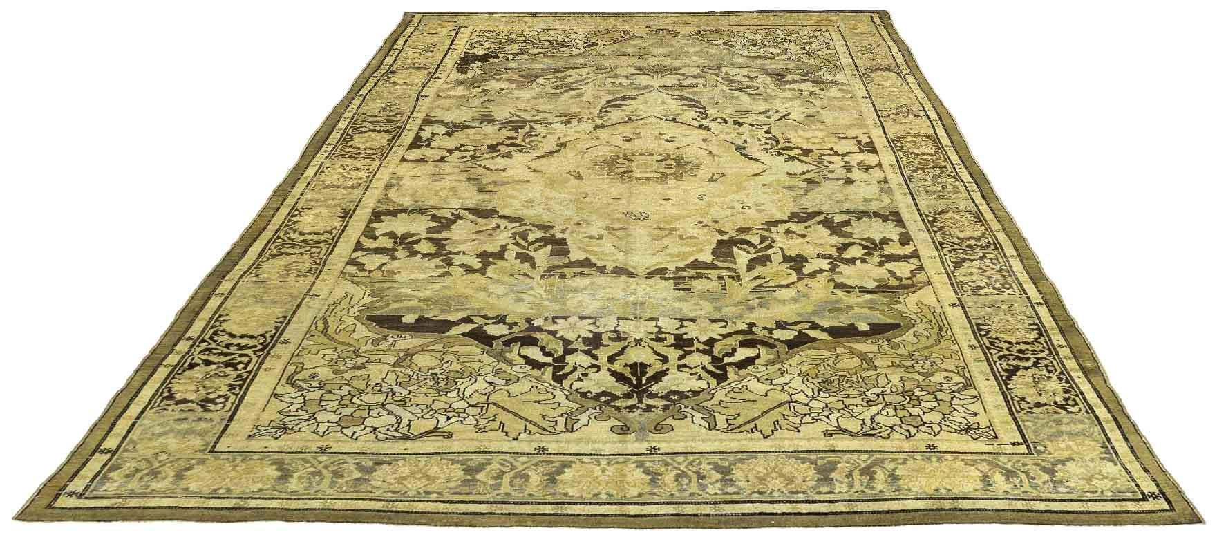 Scopri l'eleganza dei Malayer persiani con i tappeti d'area CIRCA 1880. Progettato con una meticolosa attenzione ai dettagli, questo design esclusivo è perfetto per valorizzare il tuo spazio.