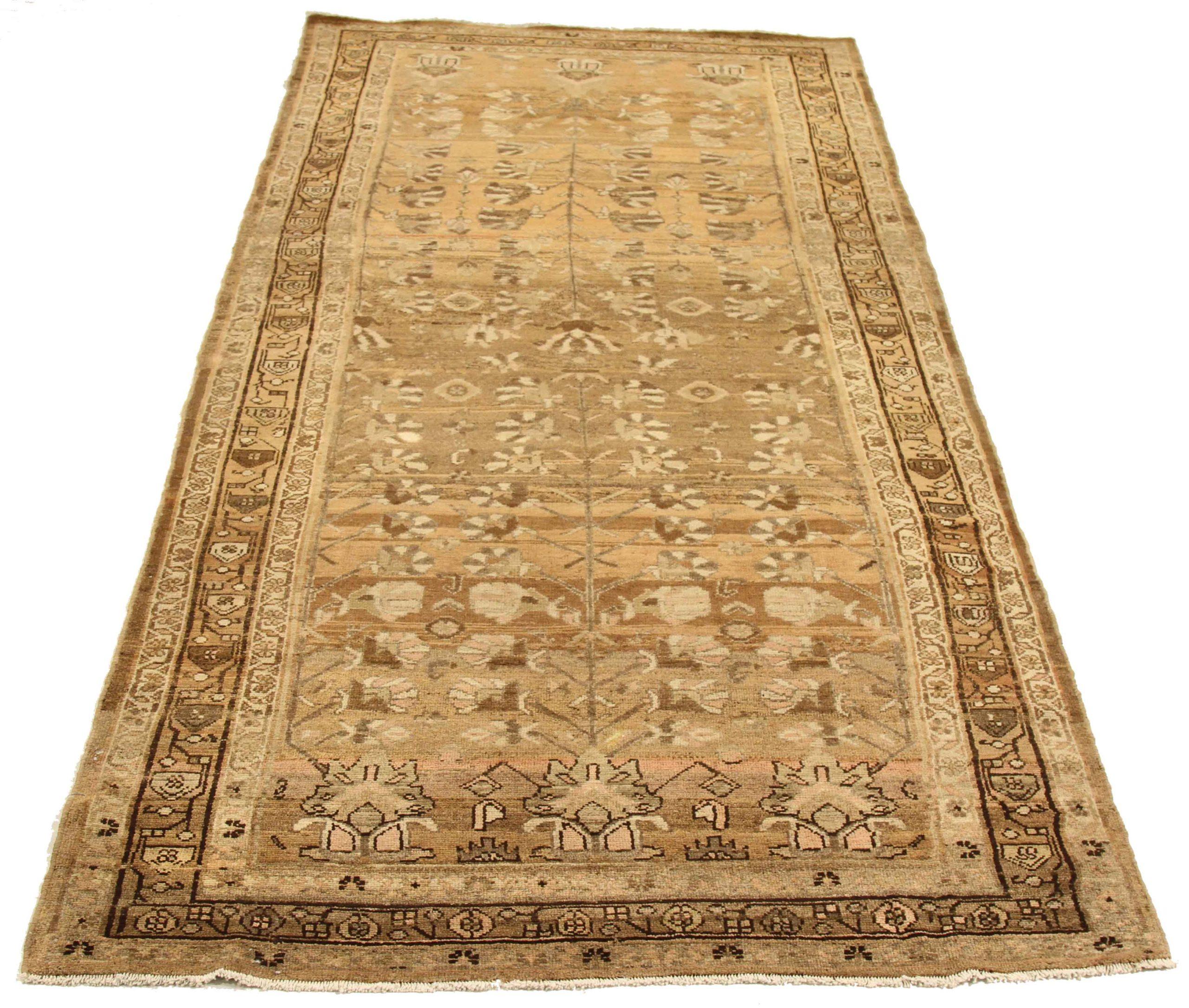 Scopri l'eleganza dei Malayer persiani con i tappeti d'area CIRCA 1880. Progettato con una meticolosa attenzione ai dettagli, questo design esclusivo è perfetto per valorizzare il tuo spazio.
