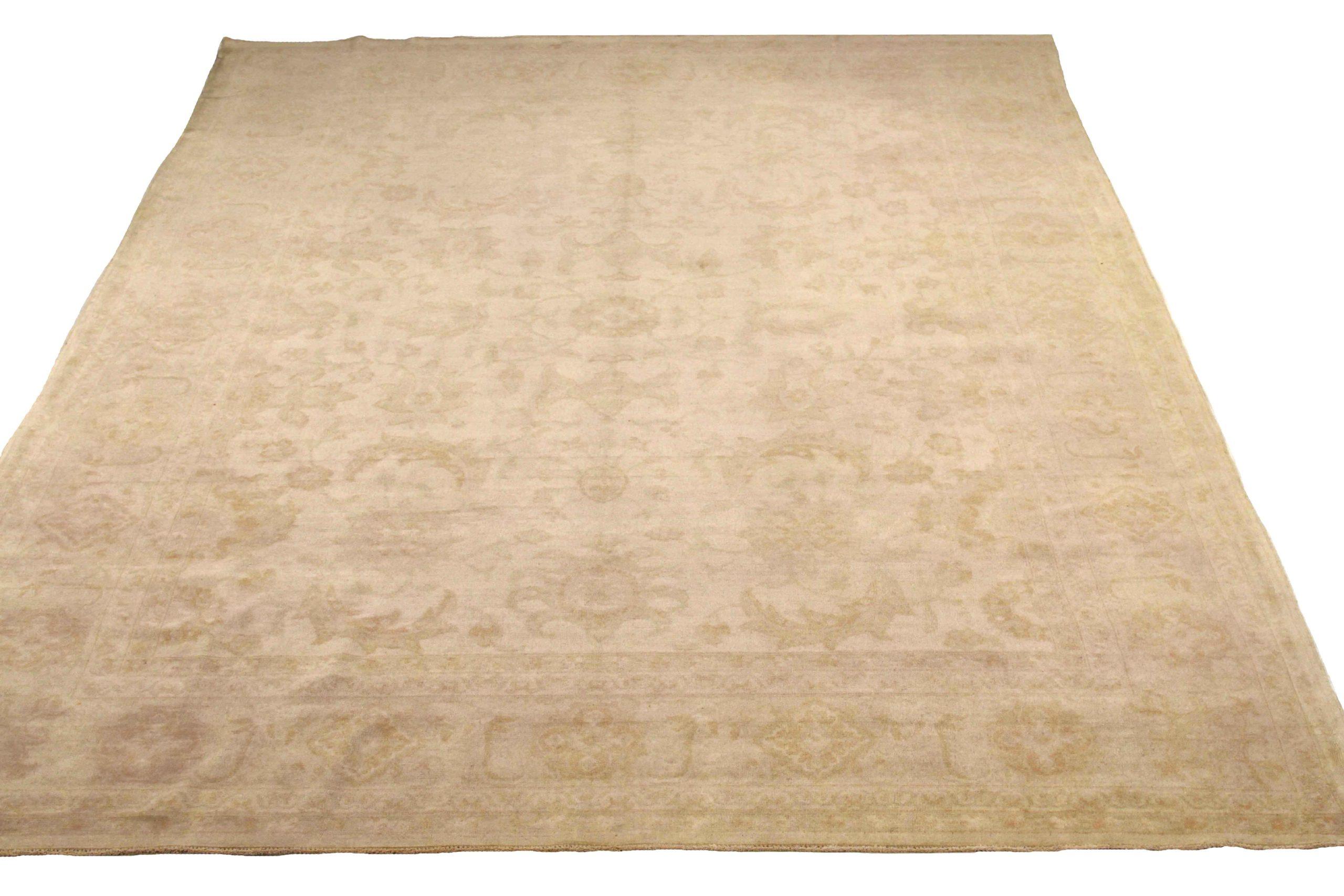 Découvrez l'élégance des tapis persans Malayer avec des tapis de zone datant de 1880. Conçu avec une attention méticuleuse aux détails, ce design exclusif est parfait pour mettre en valeur votre espace.