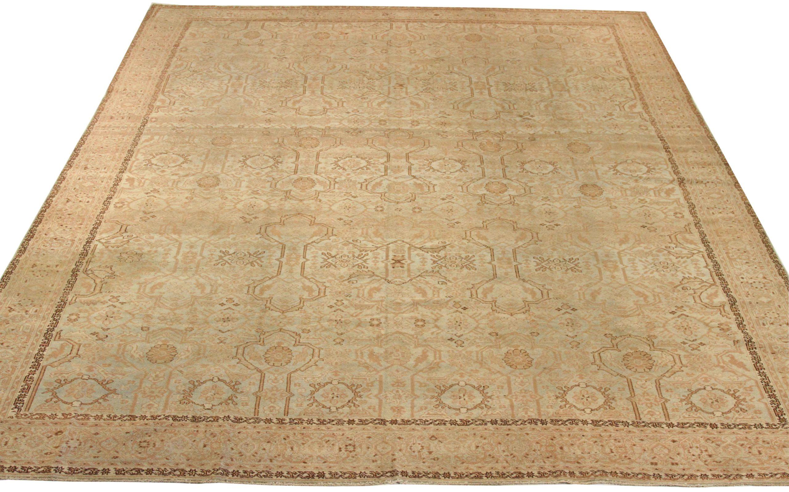 Entdecken Sie die Eleganz des persischen Malayers mit seinen um 1880 gefertigten Teppichen. Dieses exklusive Design, das mit viel Liebe zum Detail entworfen wurde, ist perfekt, um Ihren Raum zu verschönern.