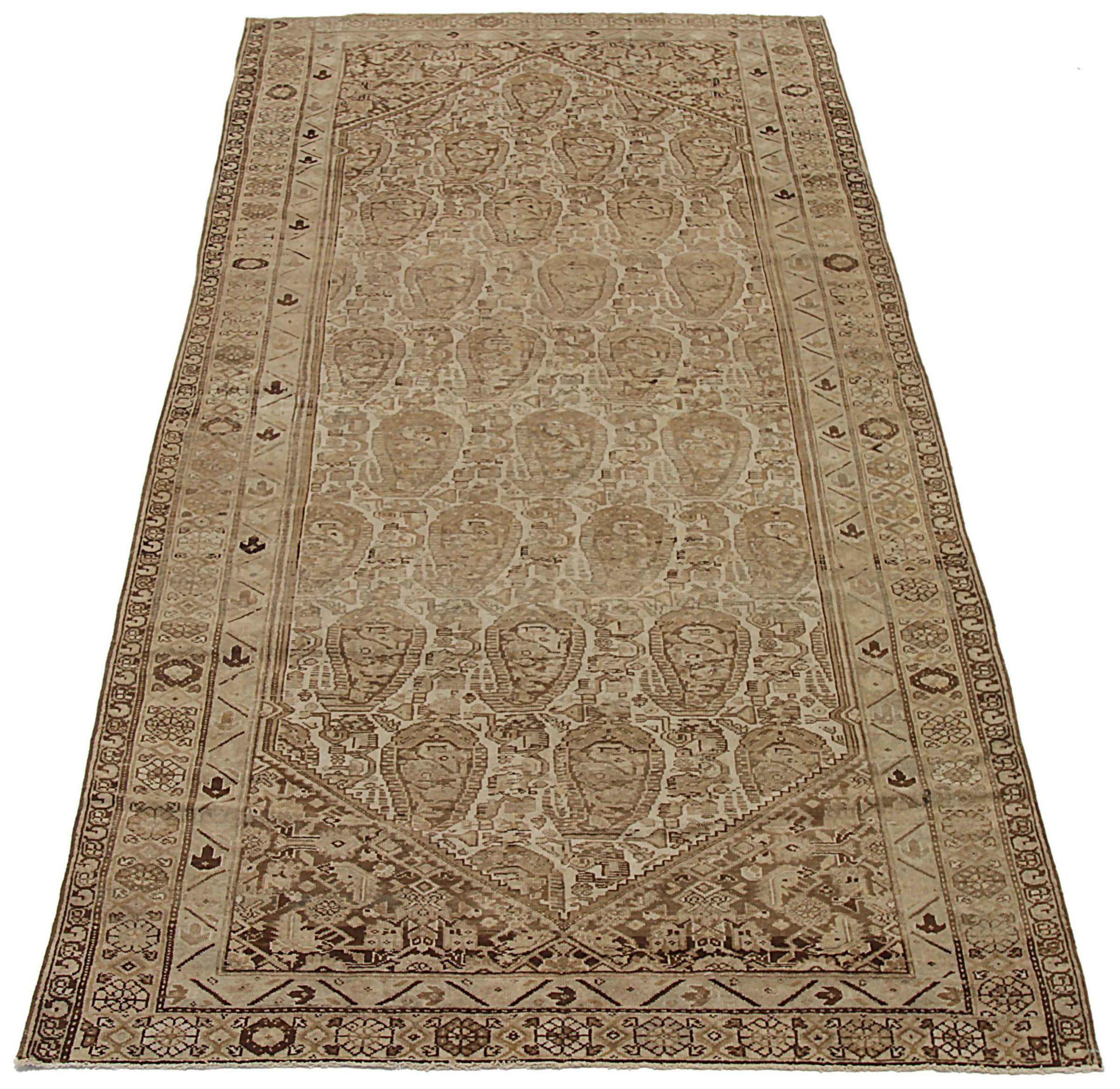 Scopri l'eleganza dei Malayer persiani con i tappeti d'area CIRCA 1880. Progettato con una meticolosa attenzione ai dettagli, questo design esclusivo è perfetto per valorizzare il tuo spazio.