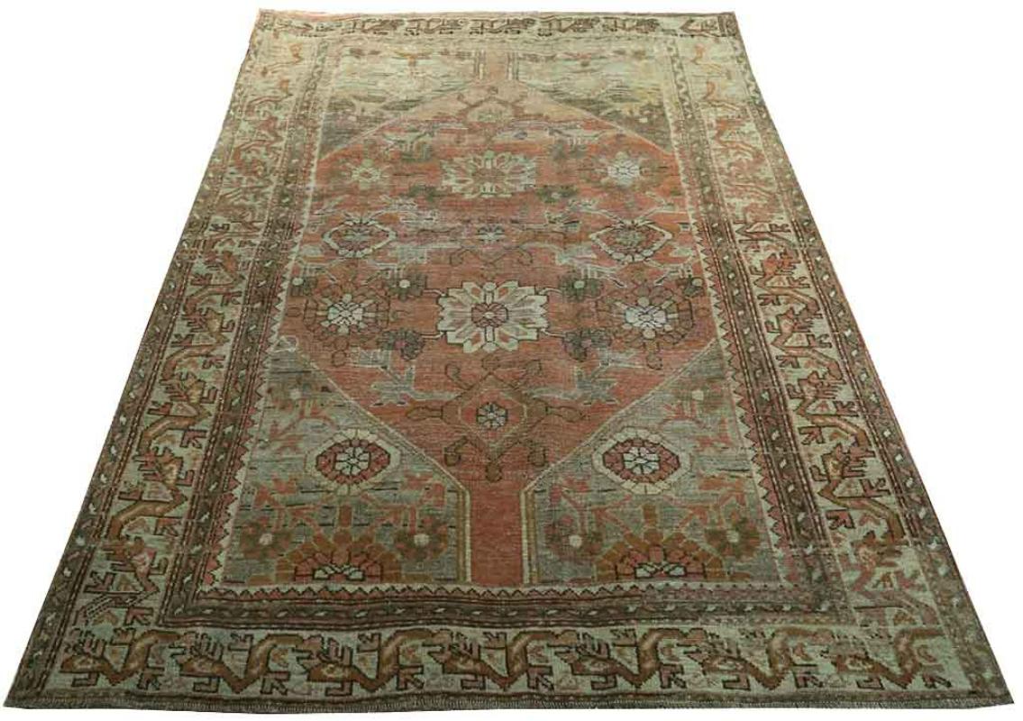 Descubre la elegancia de las alfombras persas Malayer de Circa 1880. Diseñado con meticulosa atención al detalle, este diseño exclusivo es perfecto para realzar tu espacio.