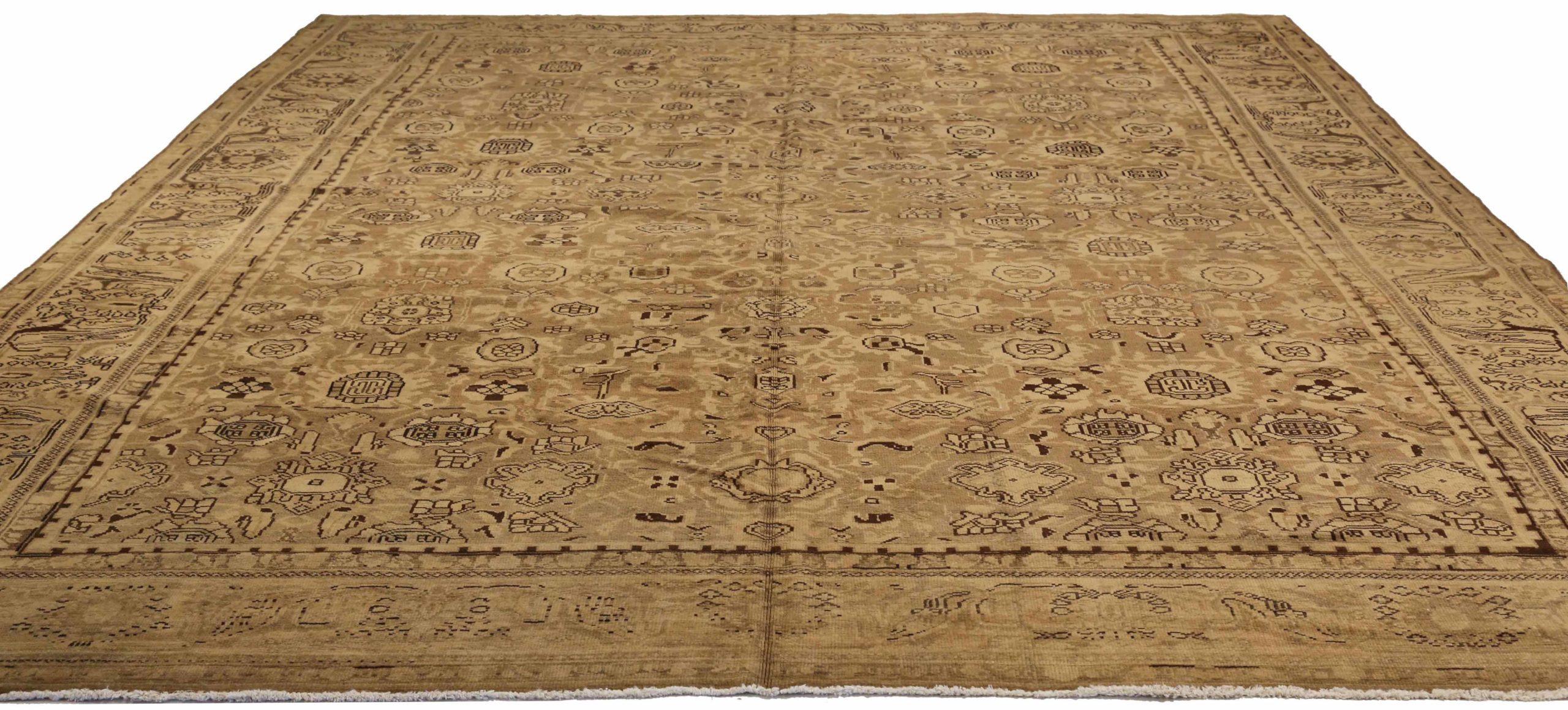 Descubre la elegancia de las alfombras persas Malayer de Circa 1880. Diseñado con lana y marrón-marfil, este diseño exclusivo es perfecto para realzar tu espacio.