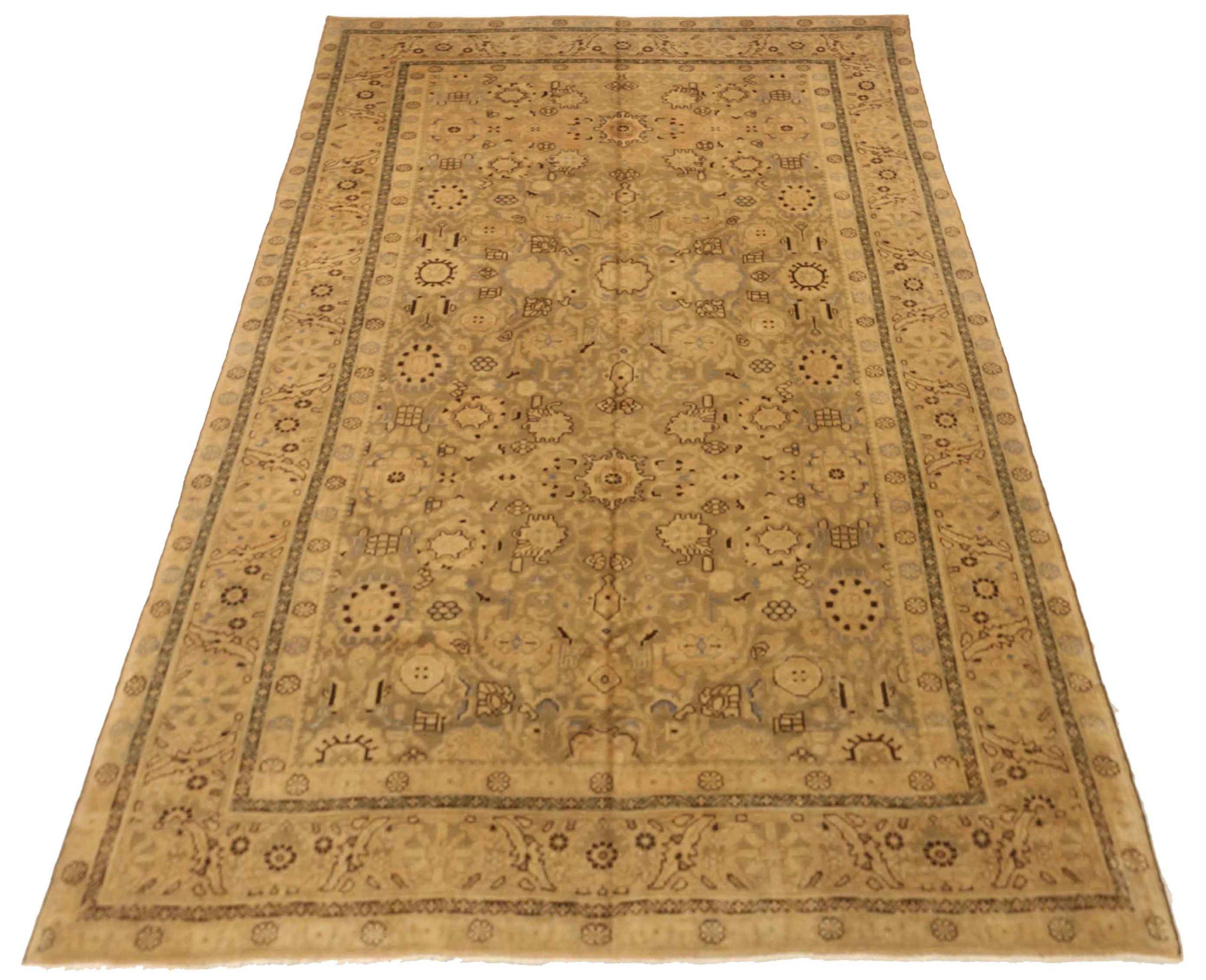 Descubre la elegancia de las alfombras persas Malayer de Circa 1880. Diseñado con lana y marrón-marfil, este diseño exclusivo es perfecto para realzar tu espacio.