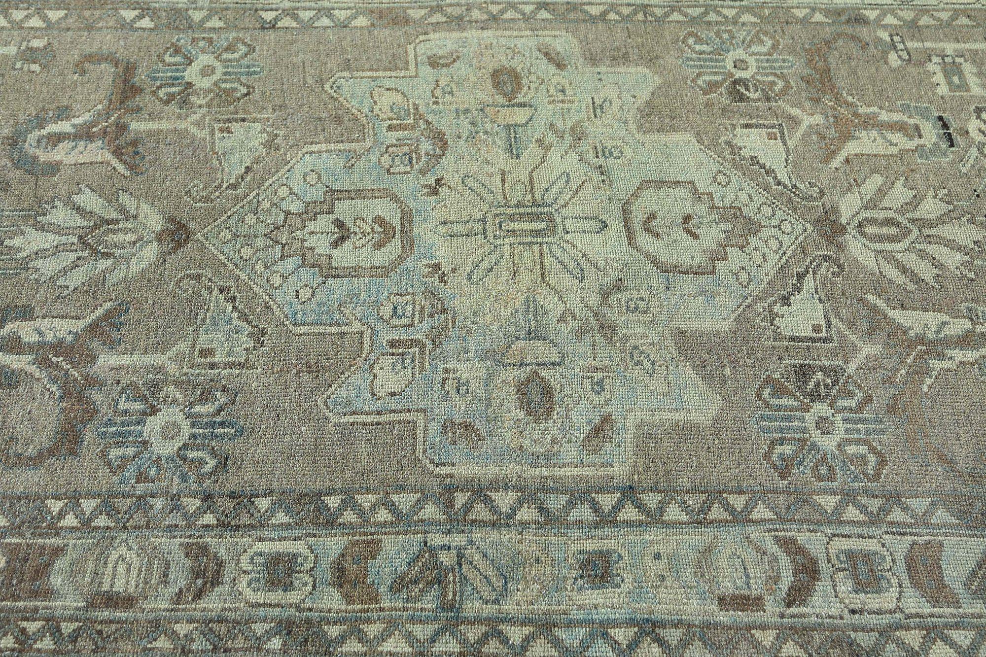 Entdecken Sie die Eleganz der persischen Malayers mit ihren Teppichen. Dieses exklusive Design aus Baumwolle ist perfekt, um Ihren Raum zu verschönern.
