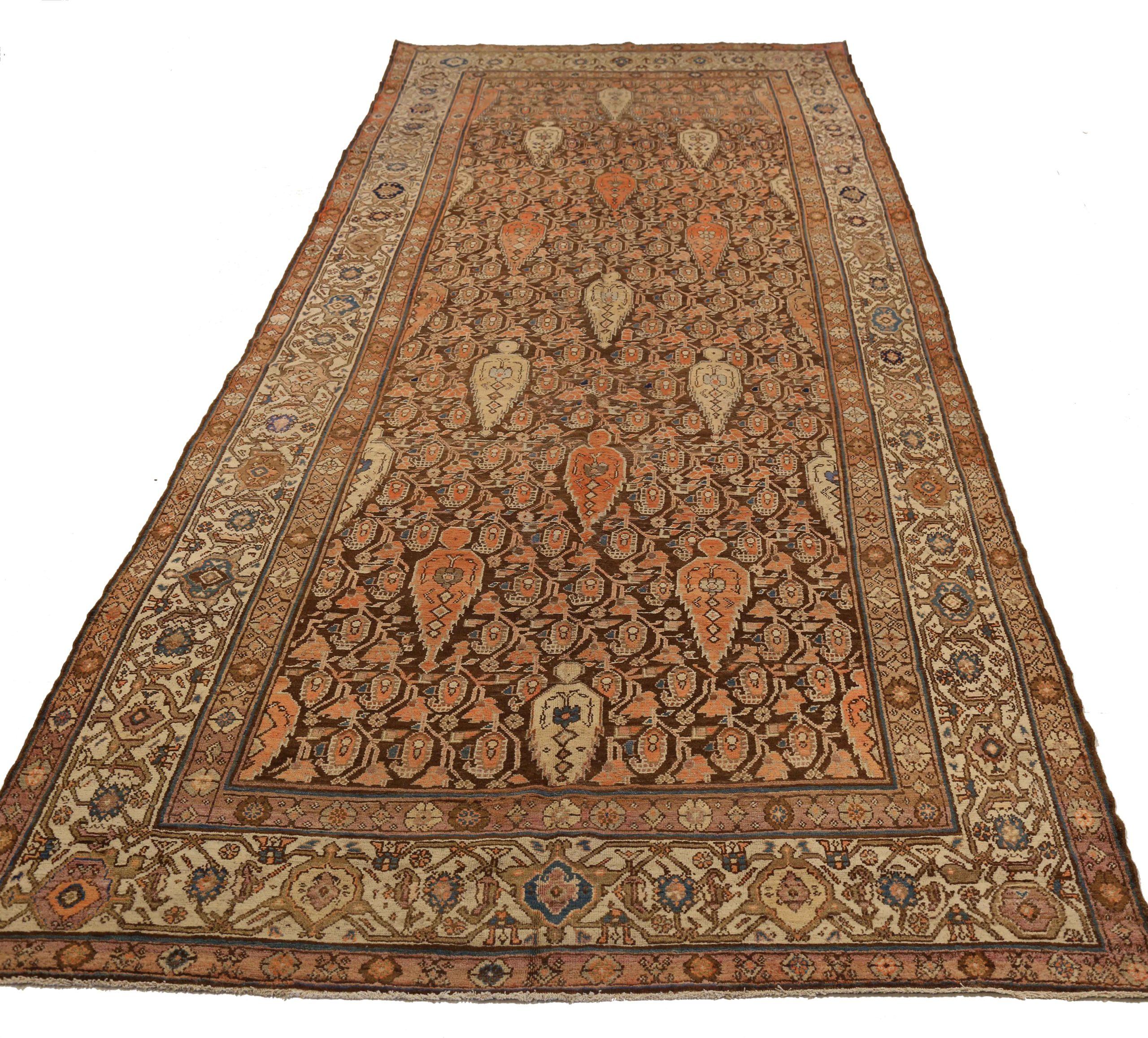 Scopri l'eleganza dei tappeti persiani Malayer. Progettato con una meticolosa attenzione ai dettagli, questo design esclusivo è perfetto per valorizzare il tuo spazio.