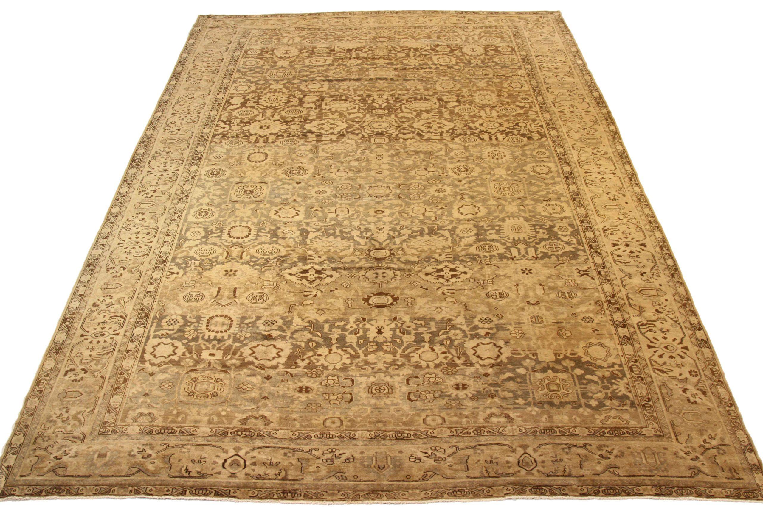 Découvrez l'élégance des tapis persans Malayer. Conçu avec une attention méticuleuse aux détails, ce design exclusif est parfait pour mettre en valeur votre espace.