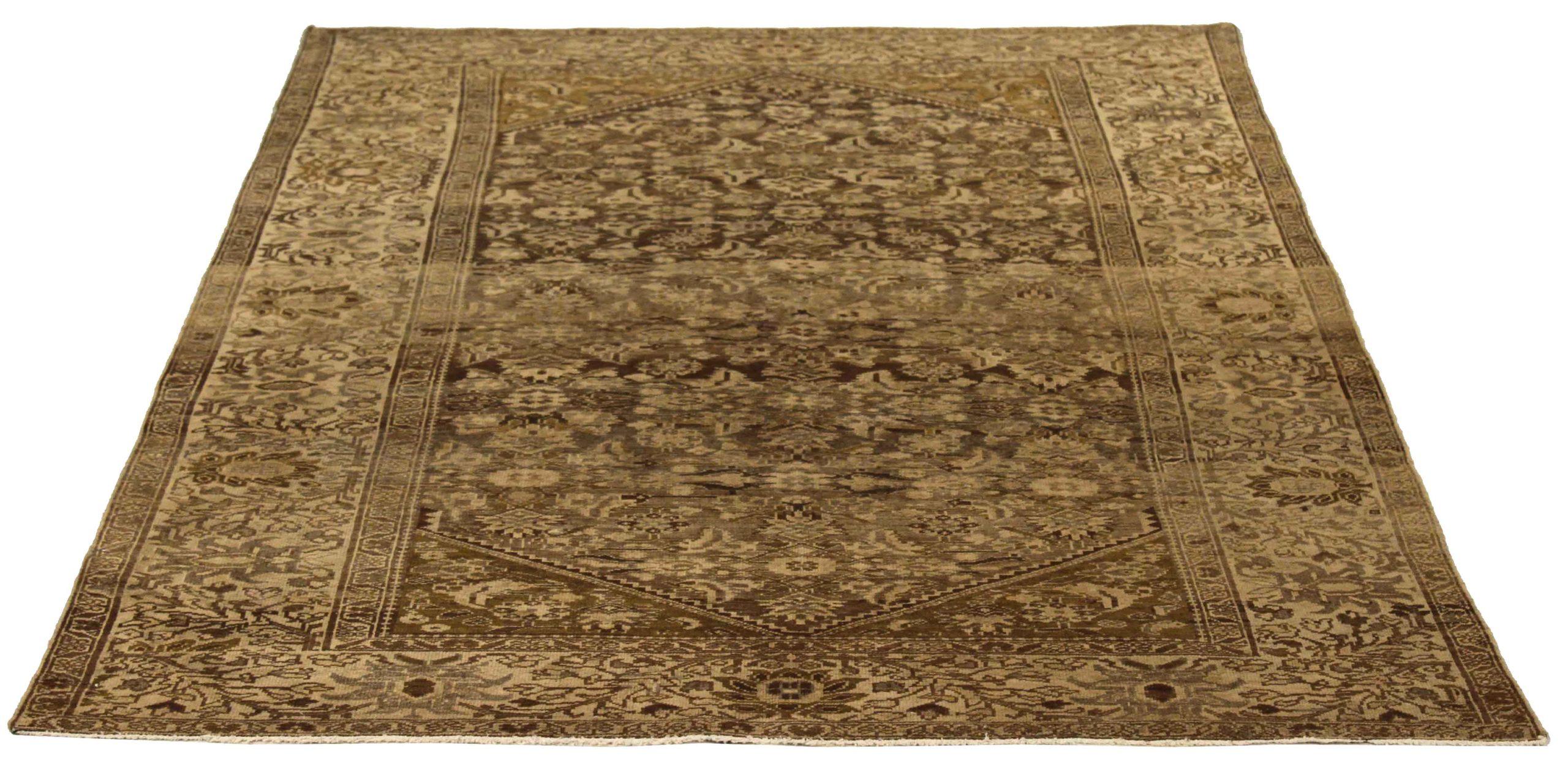 Découvrez l'élégance des tapis persans Malayer. Conçu avec une attention méticuleuse aux détails, ce design exclusif est parfait pour mettre en valeur votre espace.