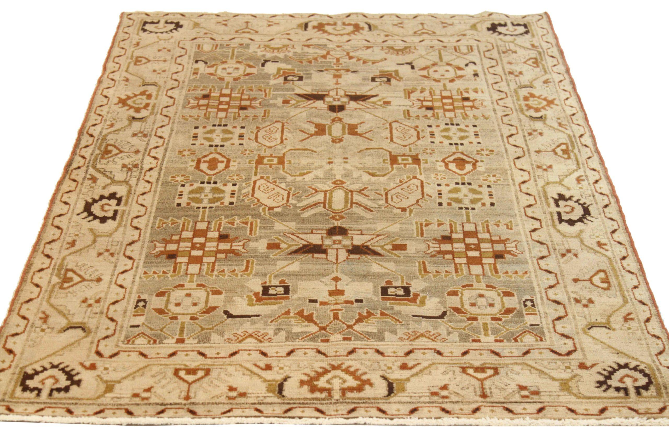 Entdecken Sie die Eleganz der persischen Malayers mit ihren Teppichen. Dieses exklusive Design, das mit viel Liebe zum Detail entworfen wurde, ist perfekt, um Ihren Raum zu verschönern.