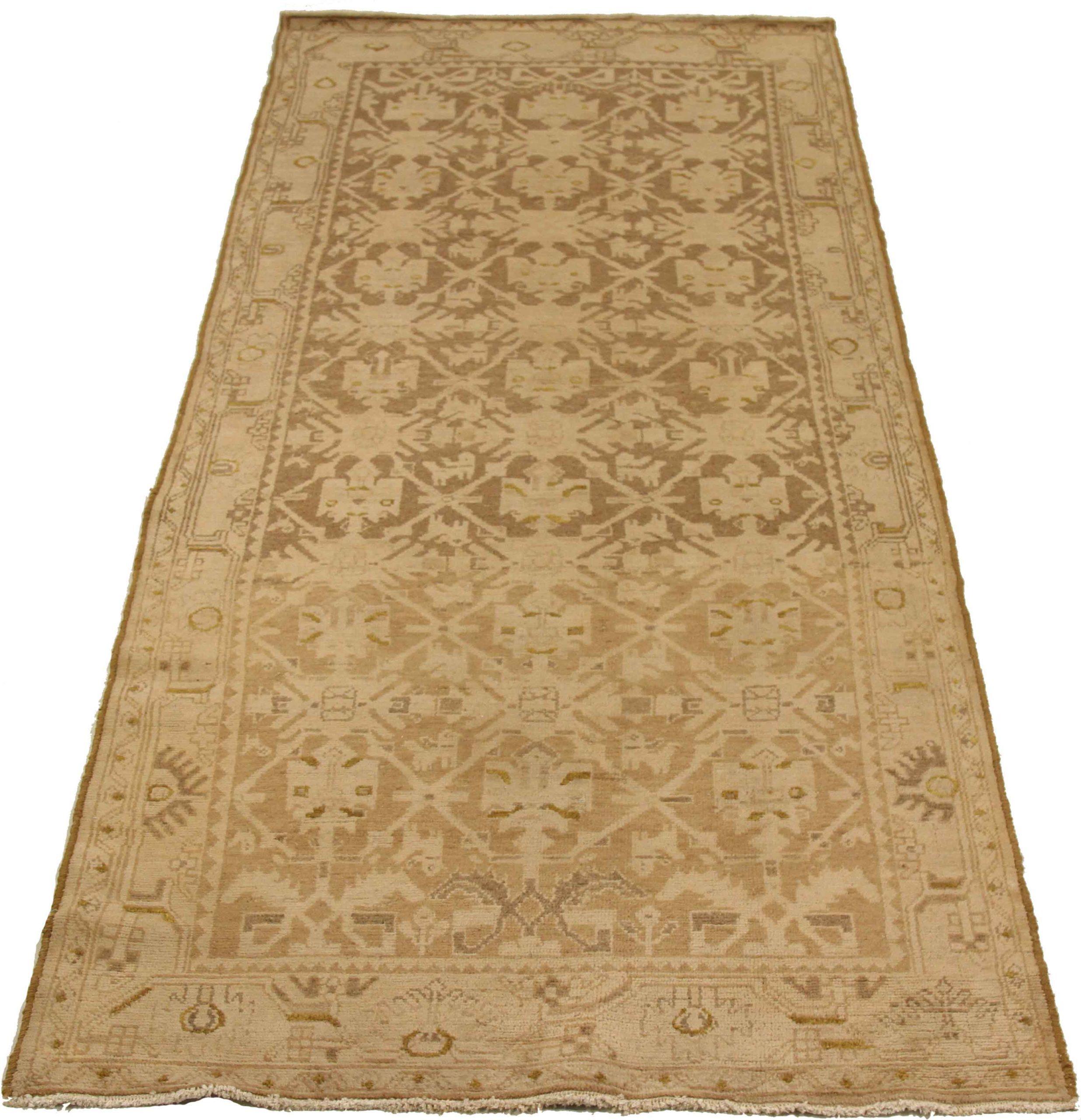 Scopri l'eleganza dei tappeti persiani Malayer. Progettato con una meticolosa attenzione ai dettagli, questo design esclusivo è perfetto per valorizzare il tuo spazio.