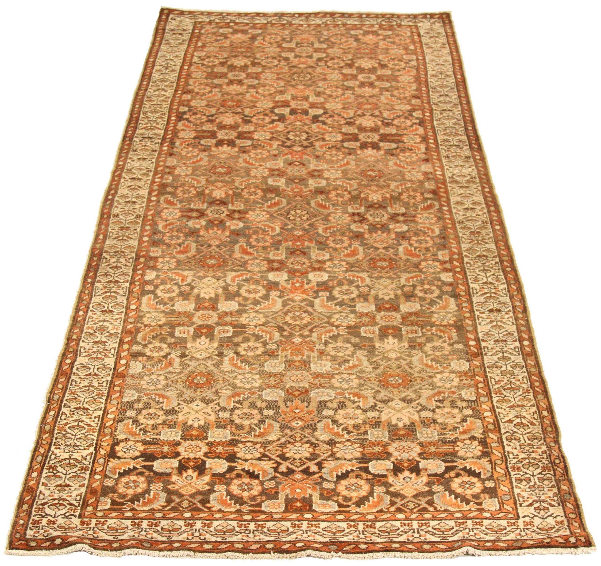 Scopri l'eleganza dei tappeti persiani Malayer. Progettato con una meticolosa attenzione ai dettagli, questo design esclusivo è perfetto per valorizzare il tuo spazio.