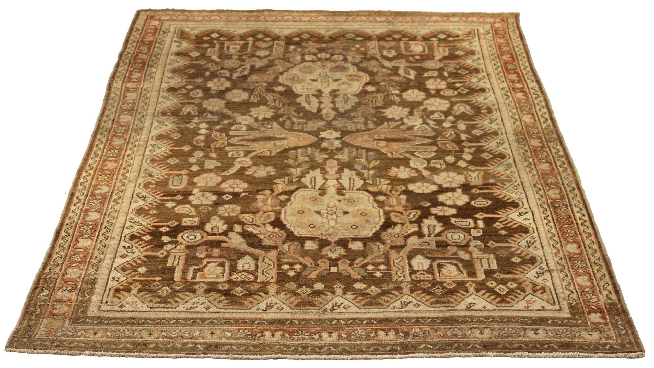 Entdecken Sie die Eleganz der persischen Malayers mit ihren Teppichen. Dieses exklusive Design, das mit viel Liebe zum Detail entworfen wurde, ist perfekt, um Ihren Raum zu verschönern.